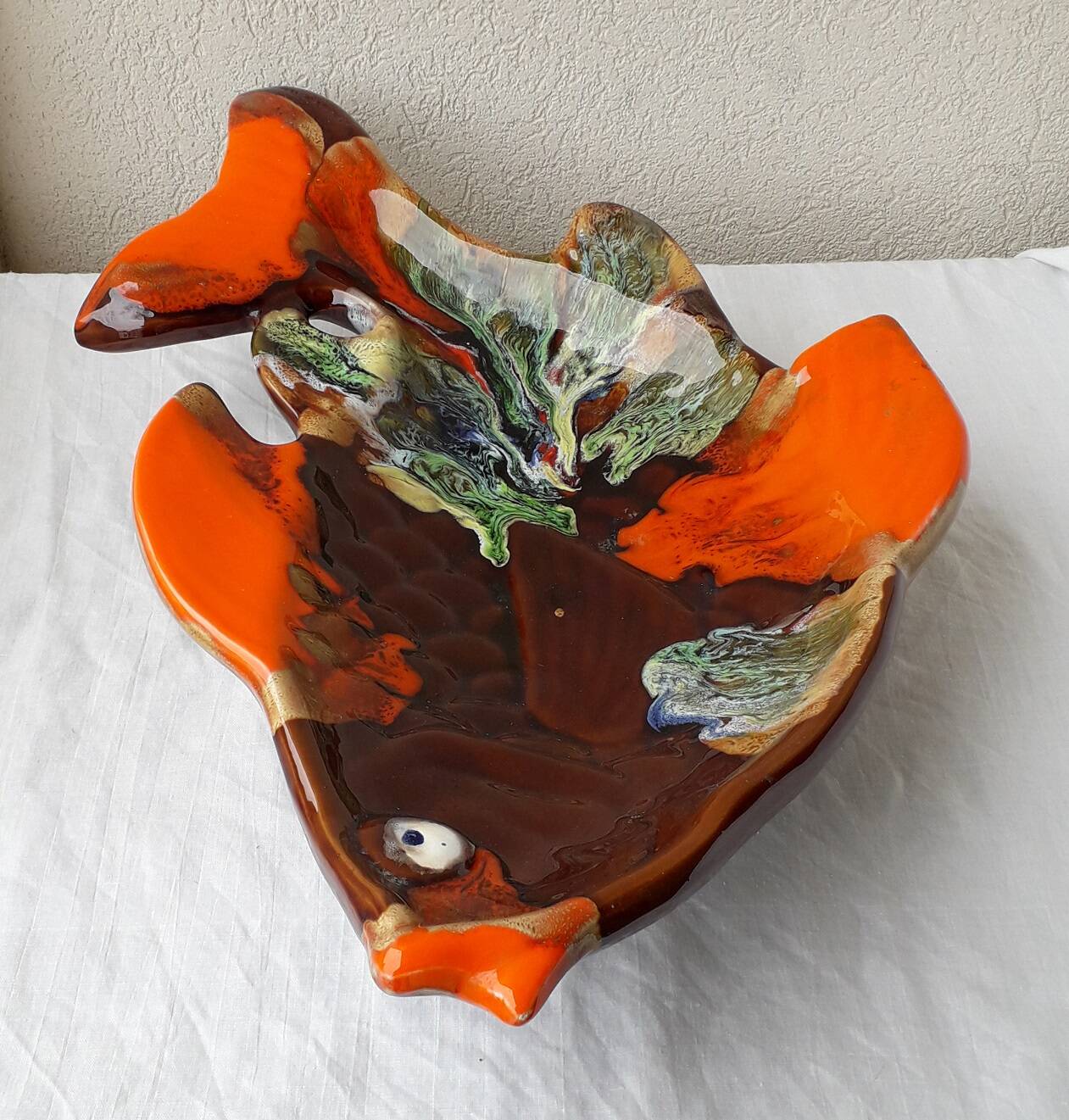 Ceramic fish plate
