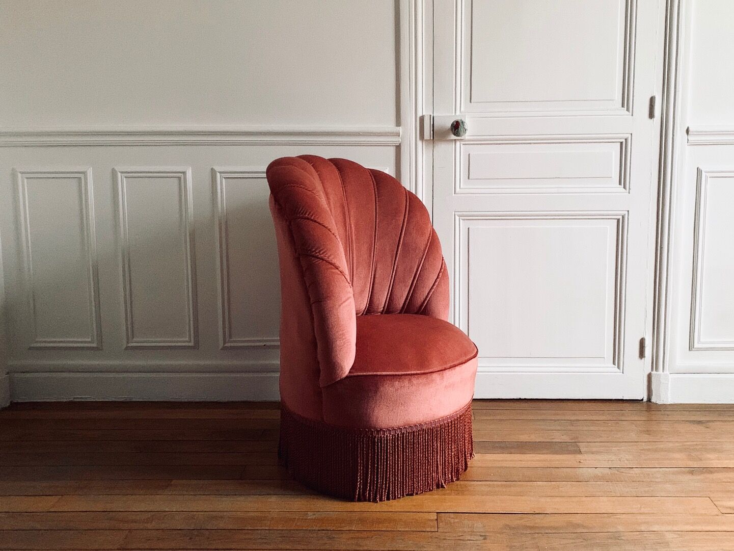 Vintage shell toad chair