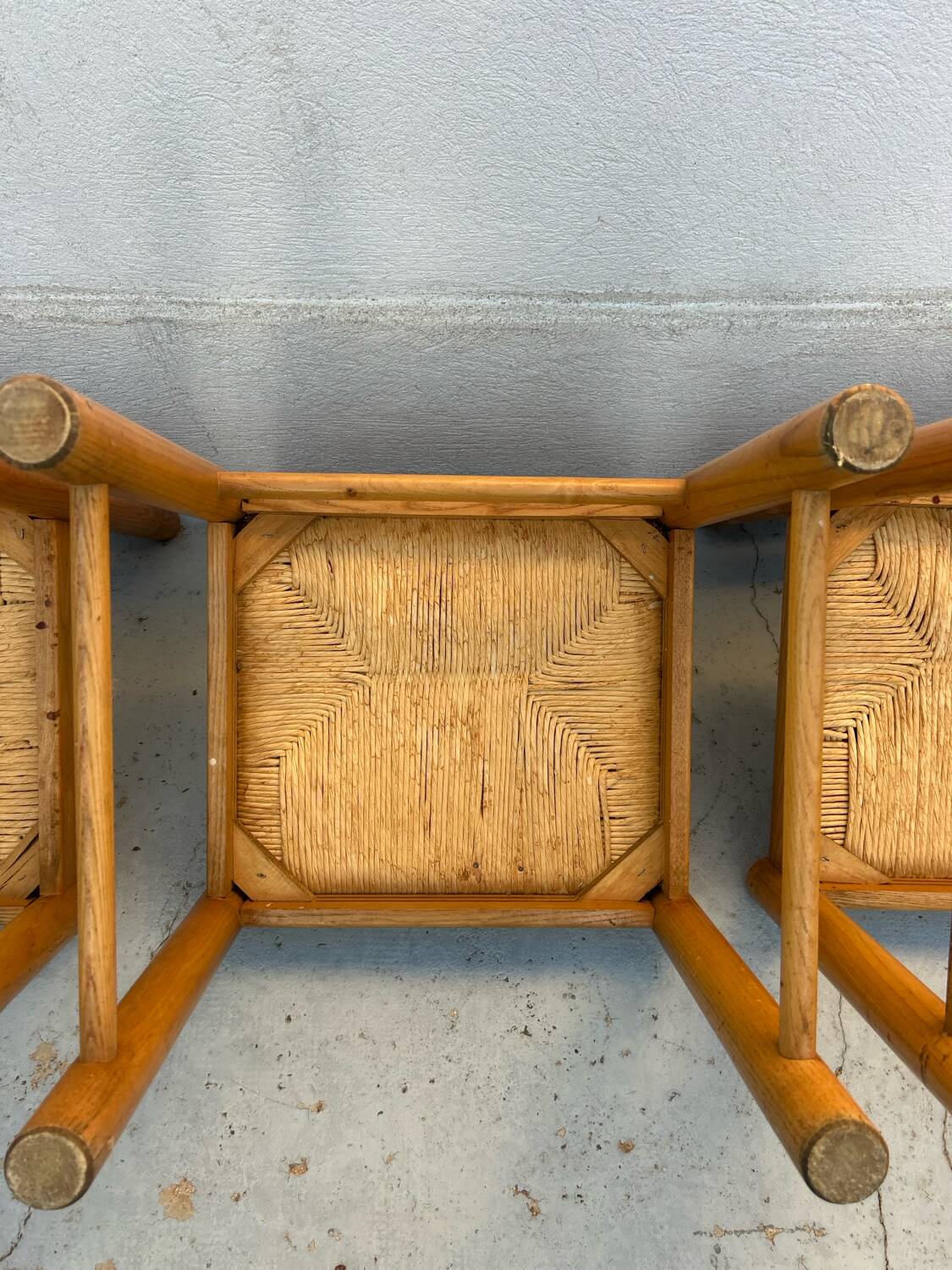 4 vintage chairs made of solid wood and woven straw
