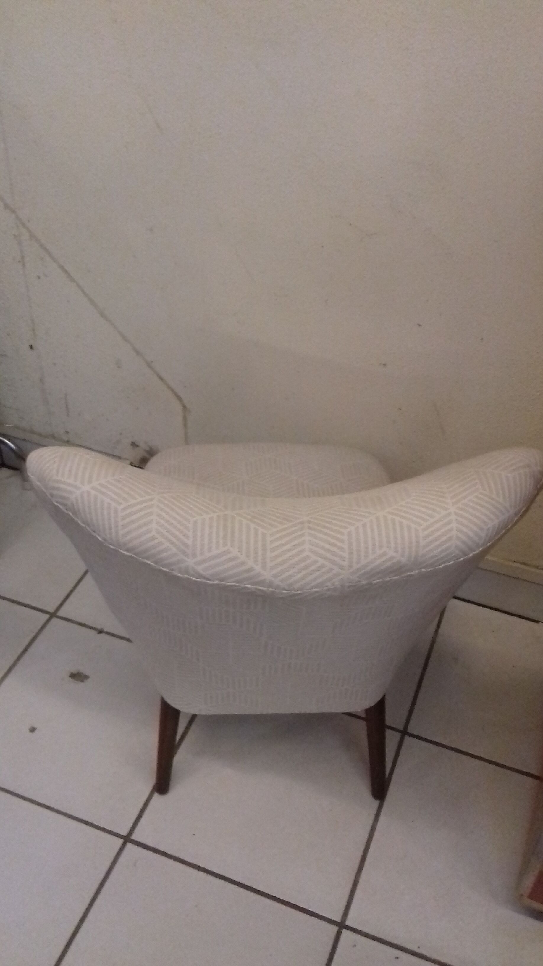 Chair style fivty compass feet
