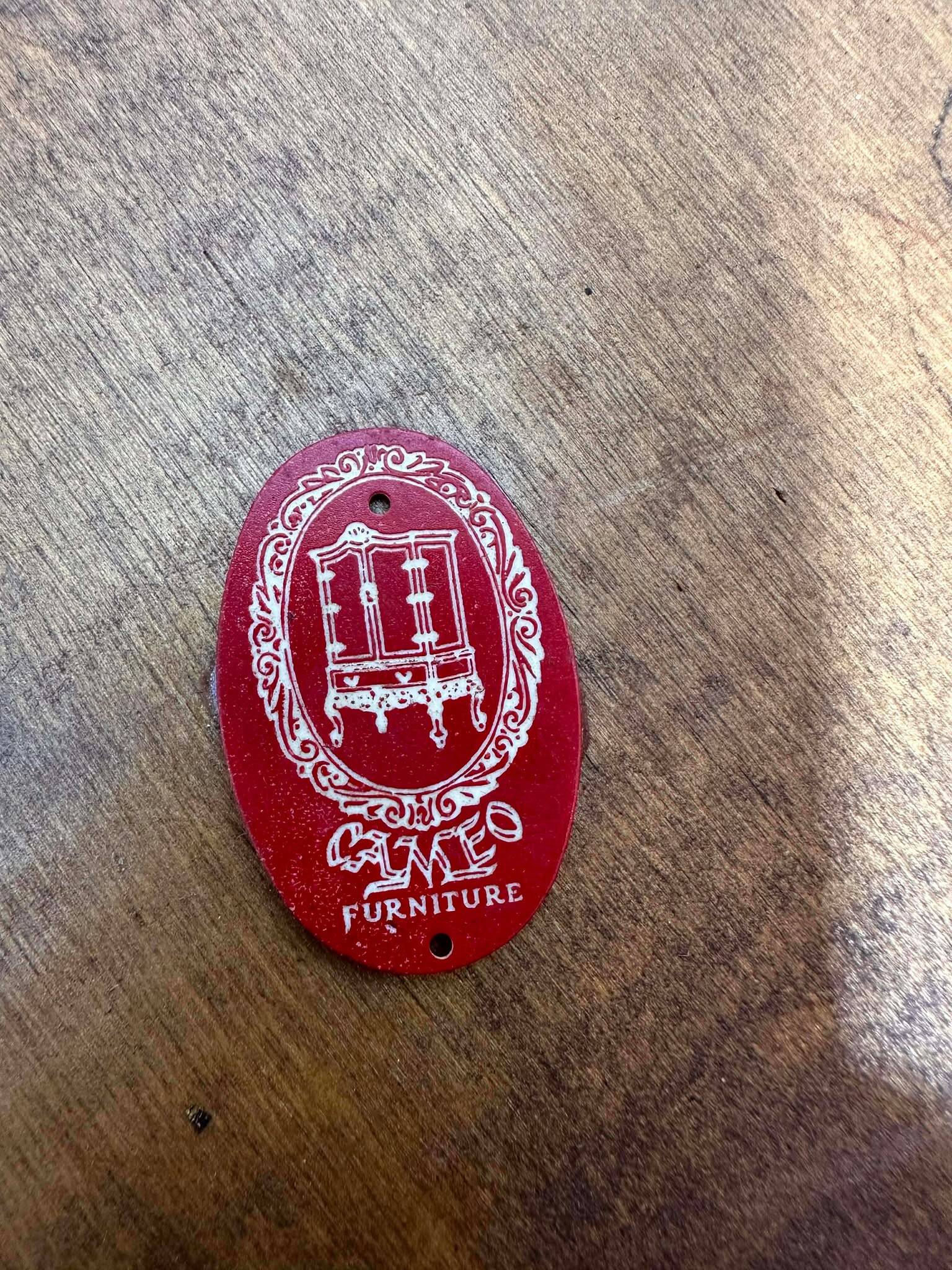 Queen Anne Style Burr Walnut Round Coffee Table by Cameo (Circa 1960)