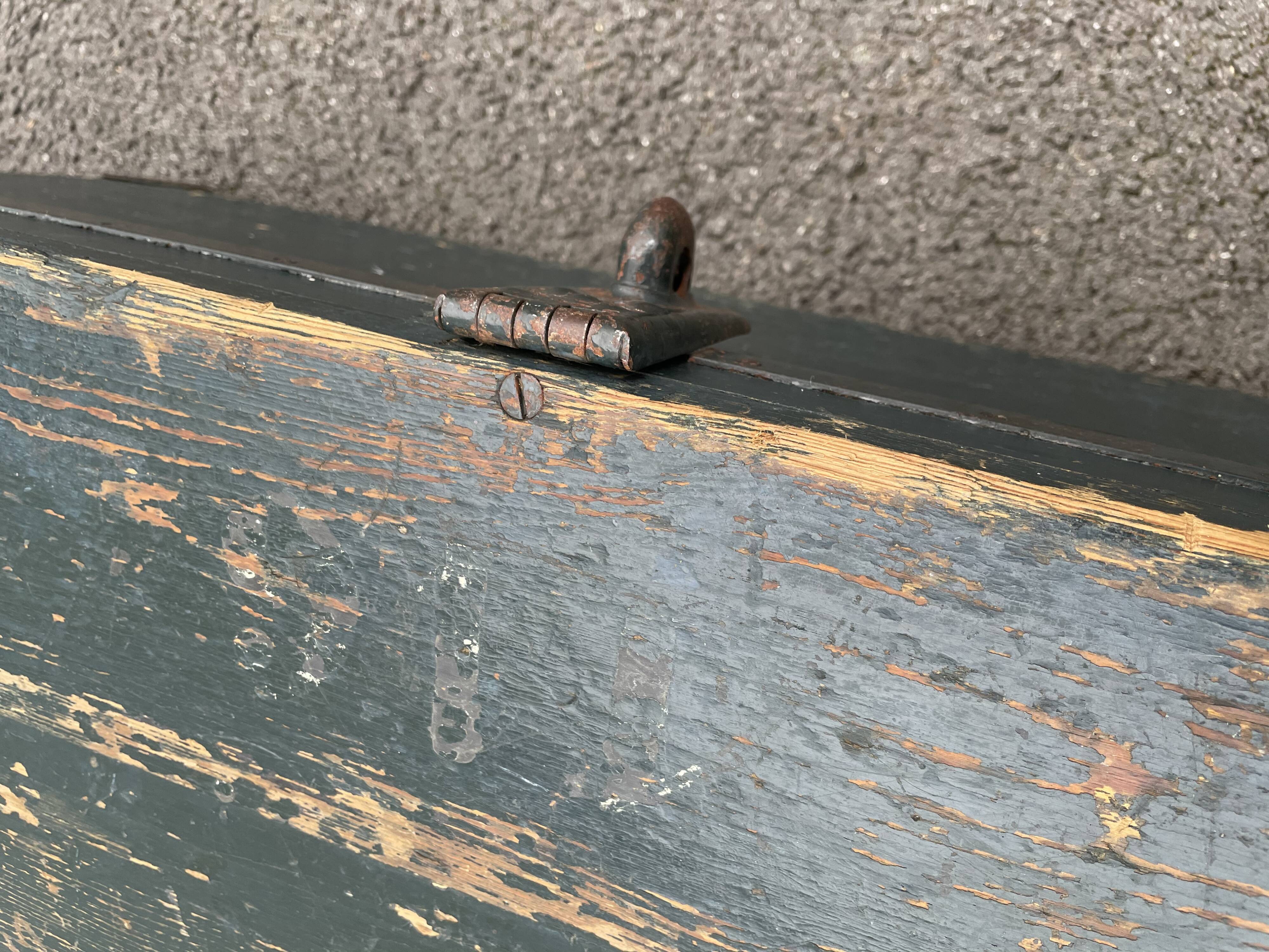 Painted wooden trunk L83 X H37 X P56