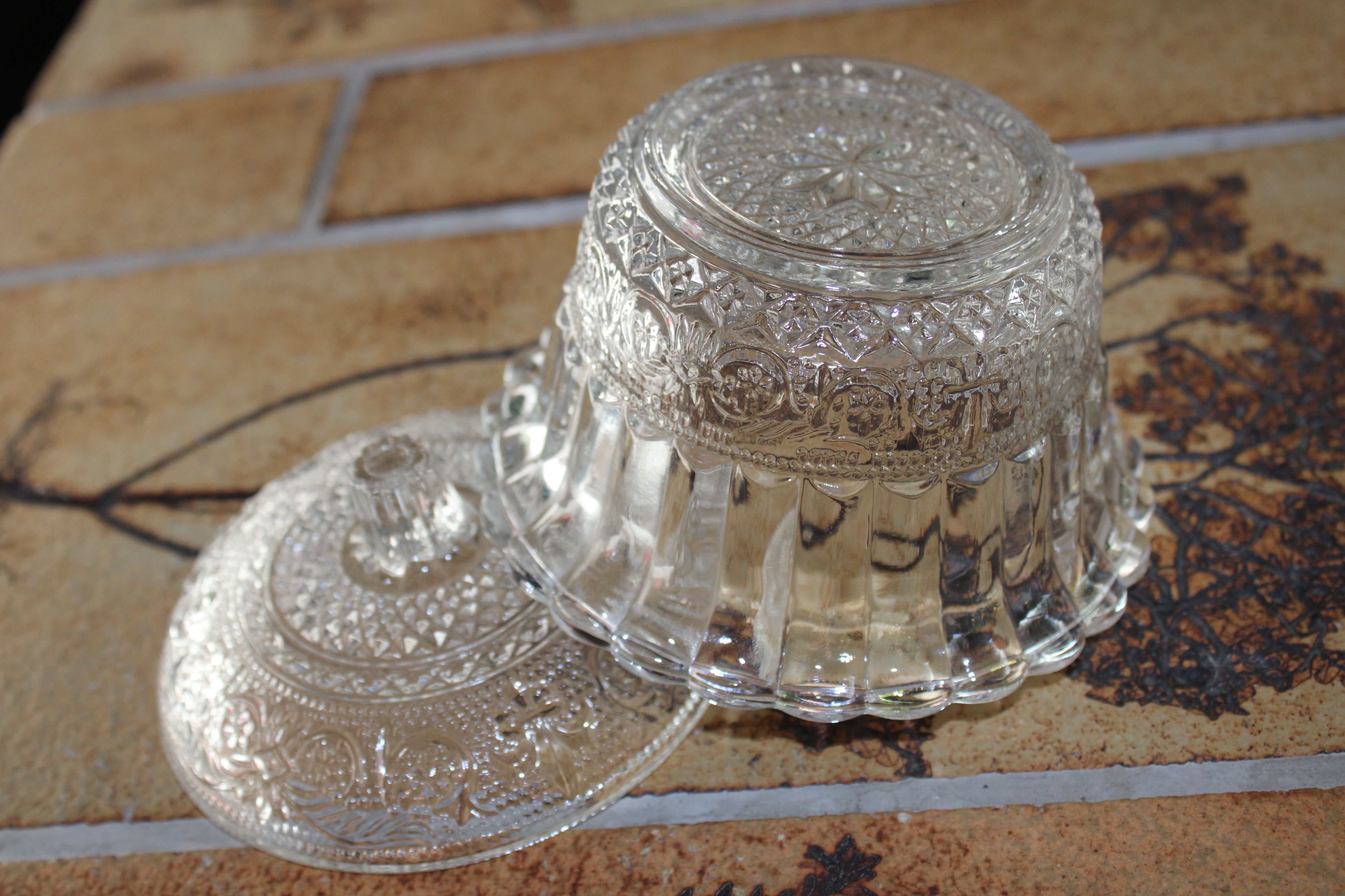 Sugar bowl, candy-maker décor fleur de lys vintage