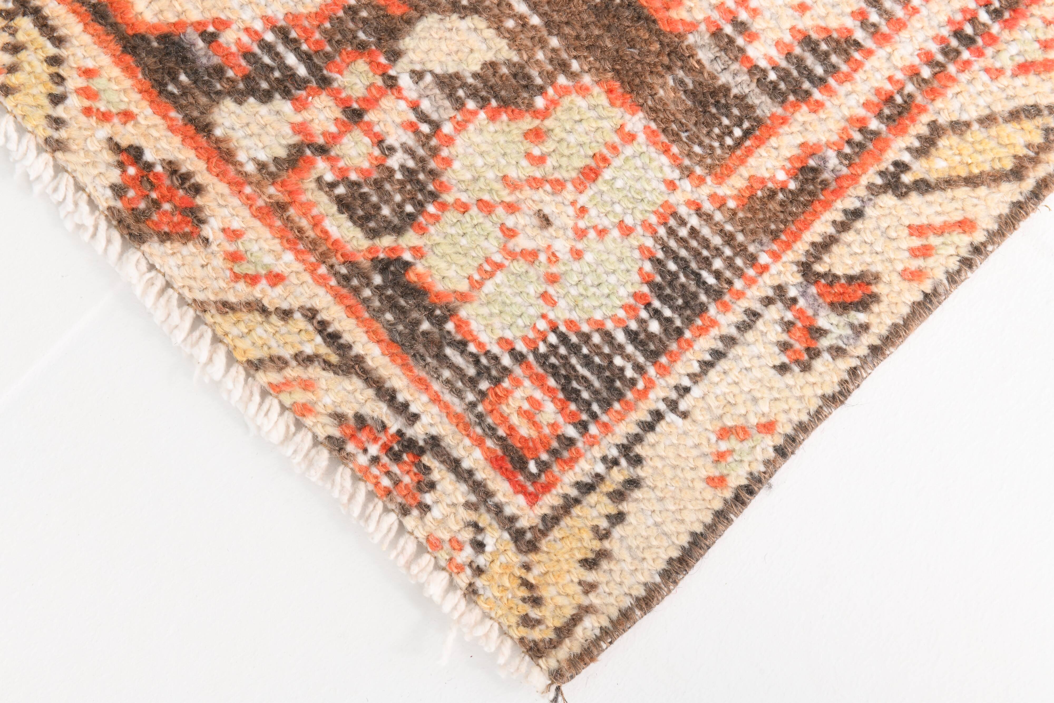 Tapis vintage à motifs orientaux rouge et crème