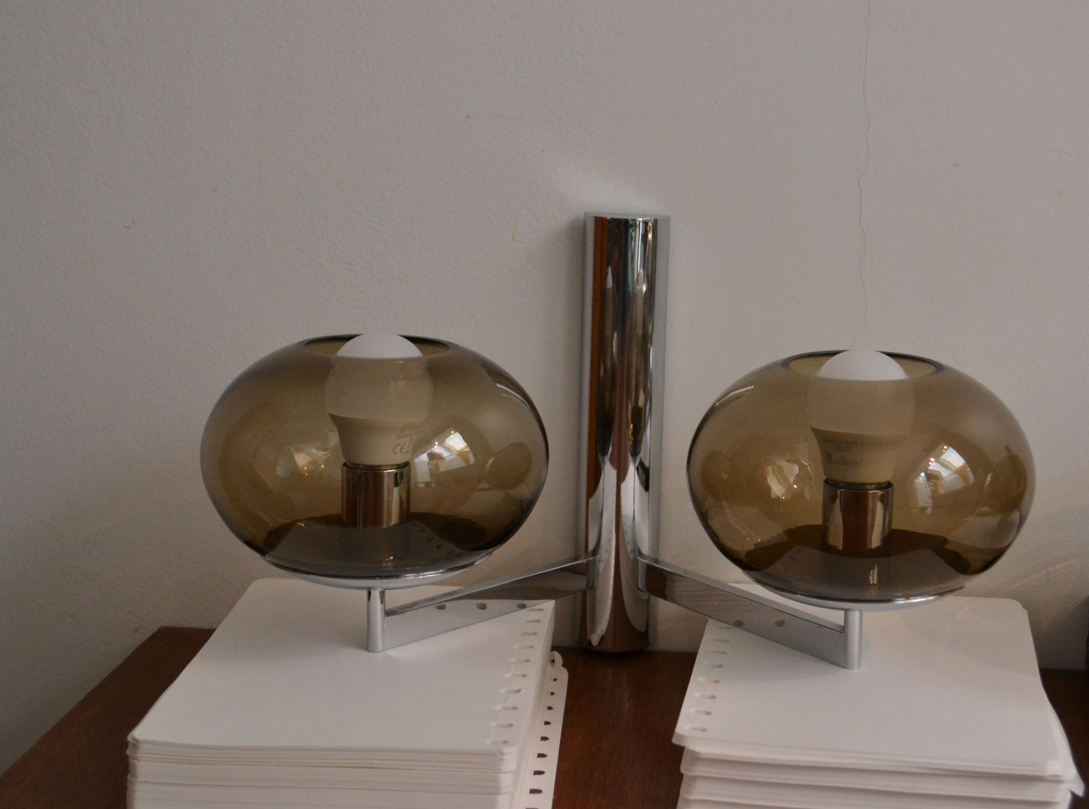 Paires d'appliques Sciolari double verre fumé chrome 70s