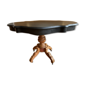 Ancient violin table