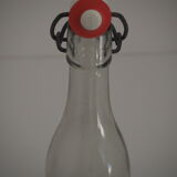 Cyser to mécanique fermeture in white glass porcelain cap.