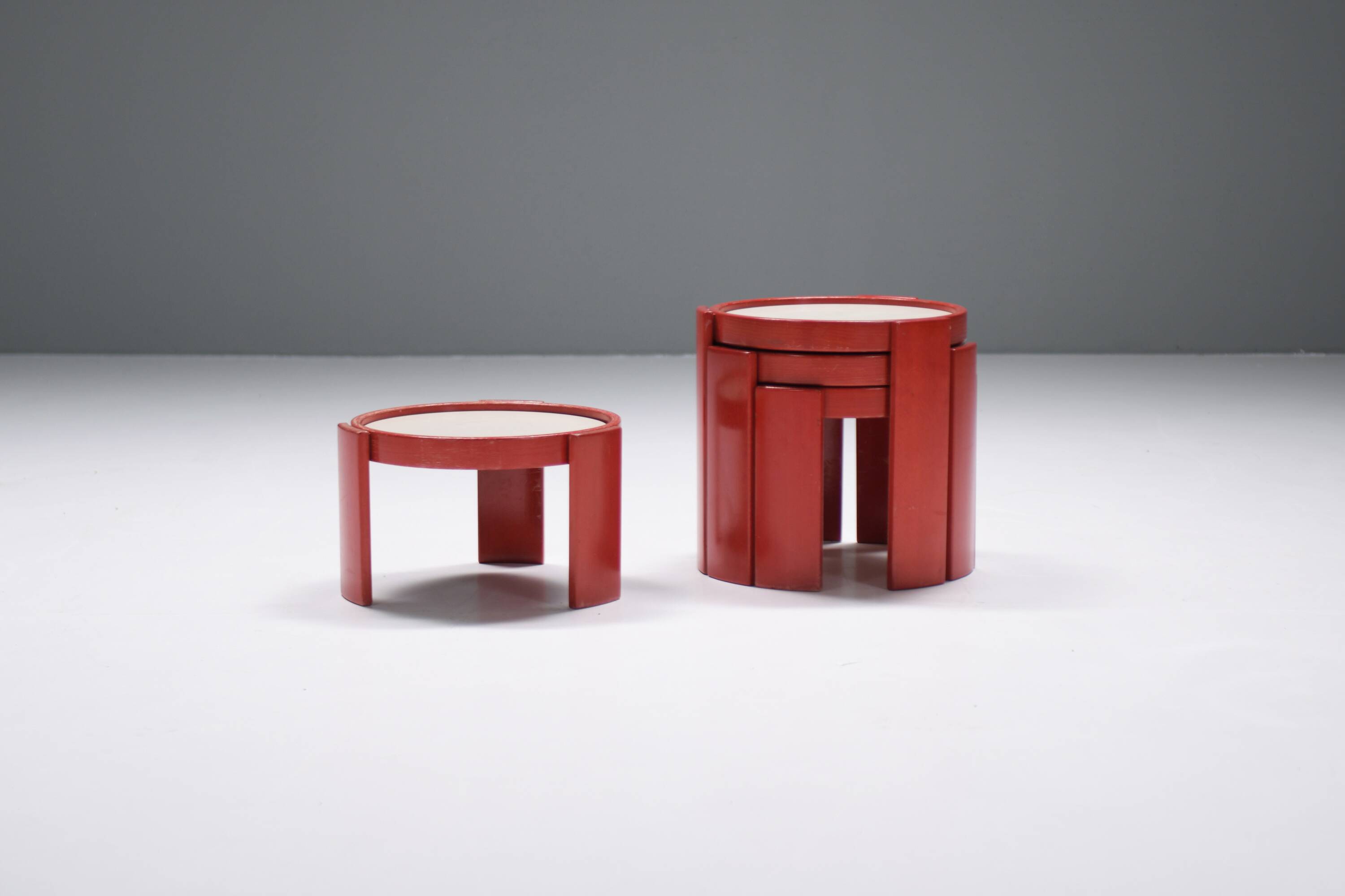 Stunning Nesting tables 780 in rare red by Gianfranco Frattini for Cassina Italy