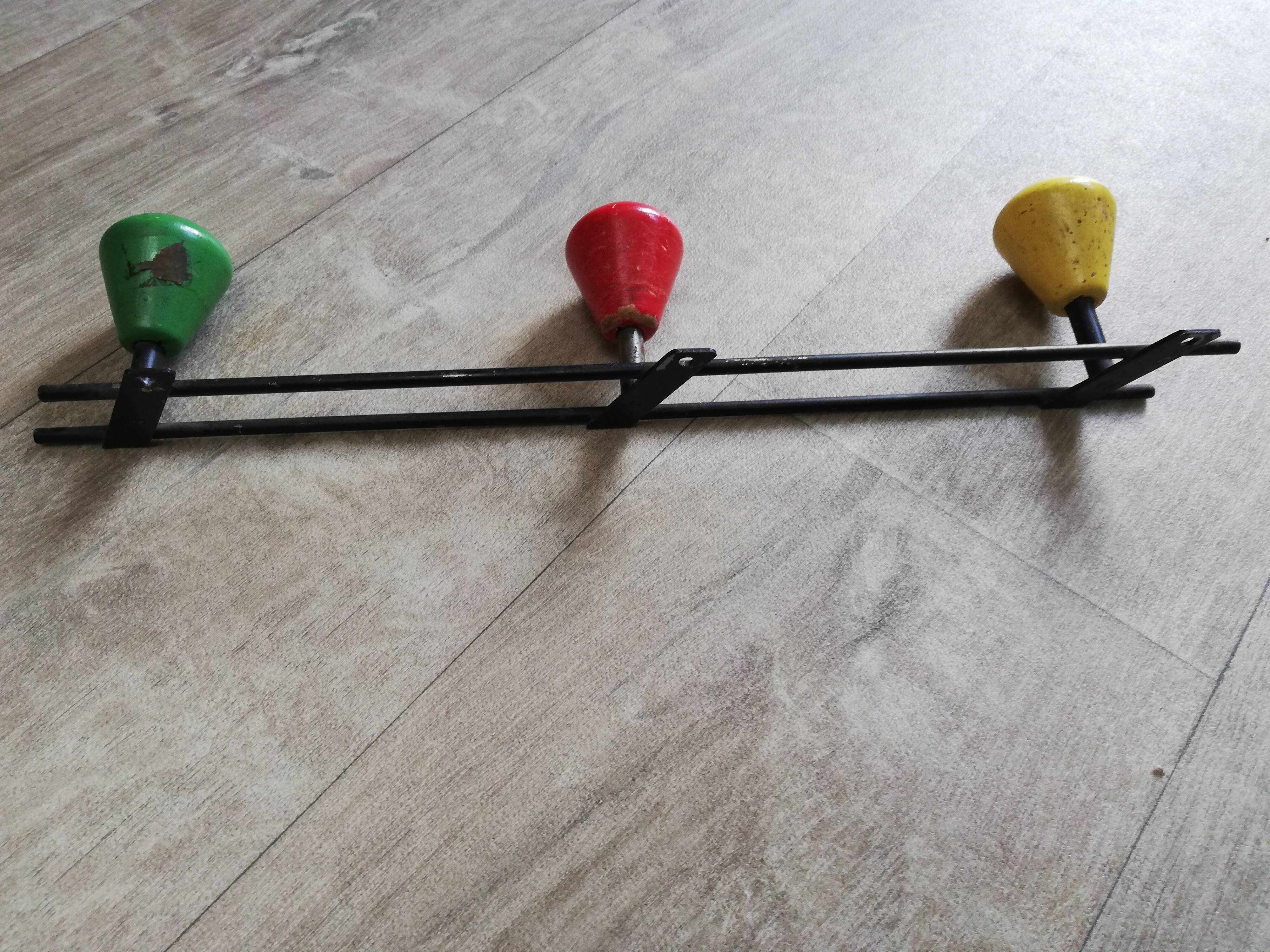 Coat racks steel 3 wood balls
