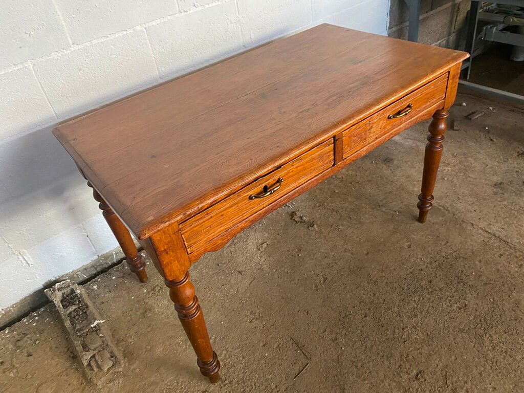 Solid oak desk with 2 drawers feet turned