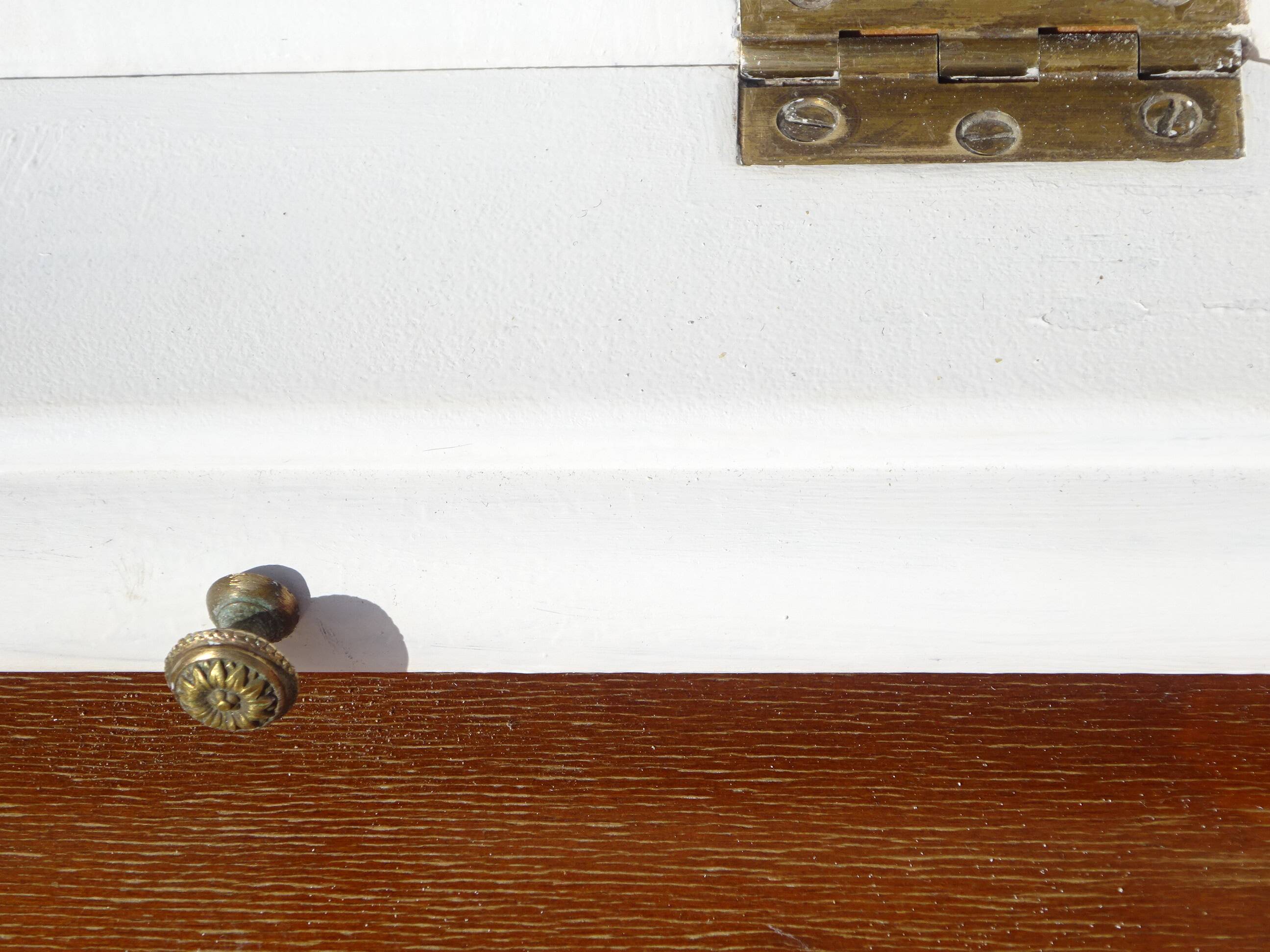 Petite coiffeuse en bois blanc