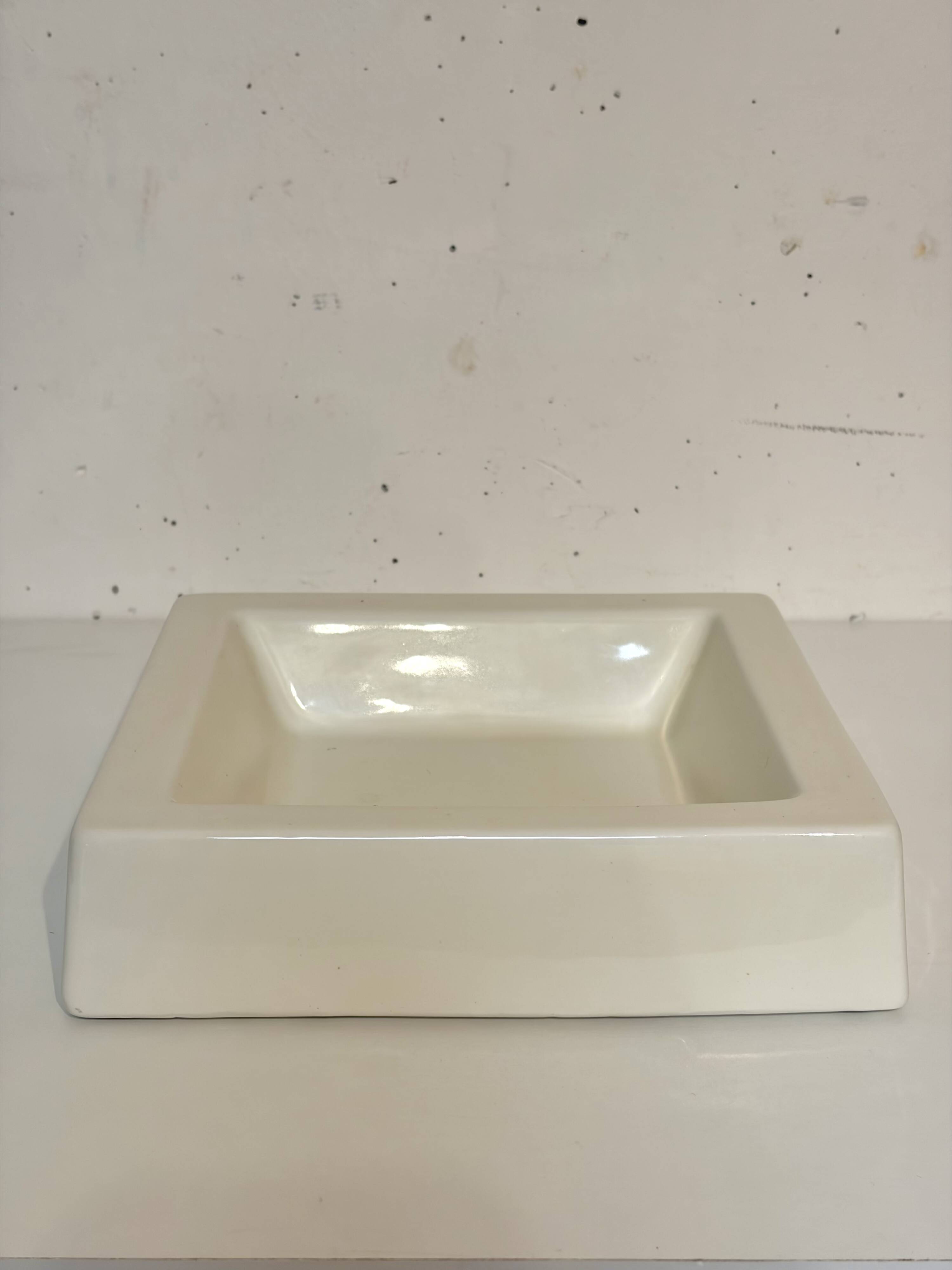 Catch-all tray 1980