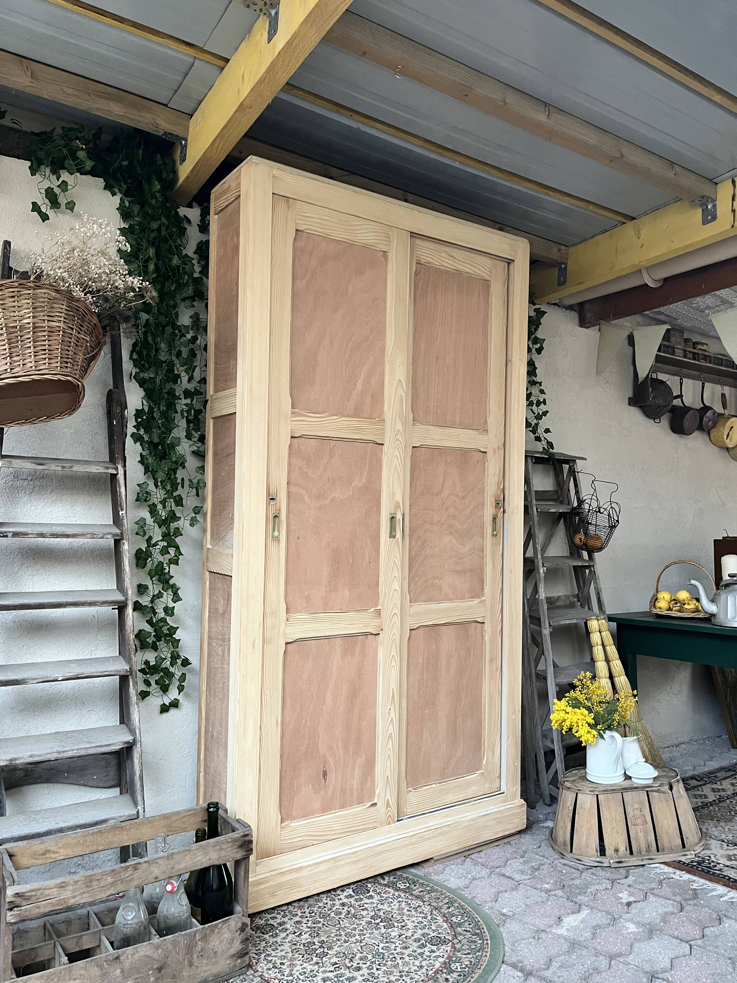 Meuble de métier, armoire en bois