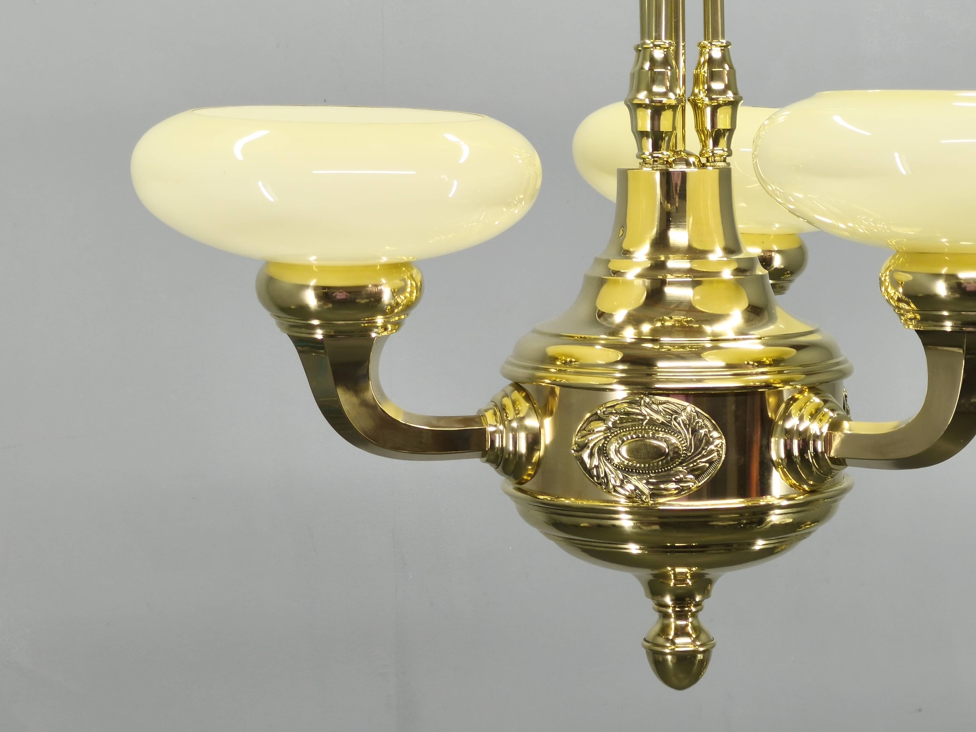 Chandelier en laiton Art Déco néoclassique, Tchécoslovaquie, années 1930