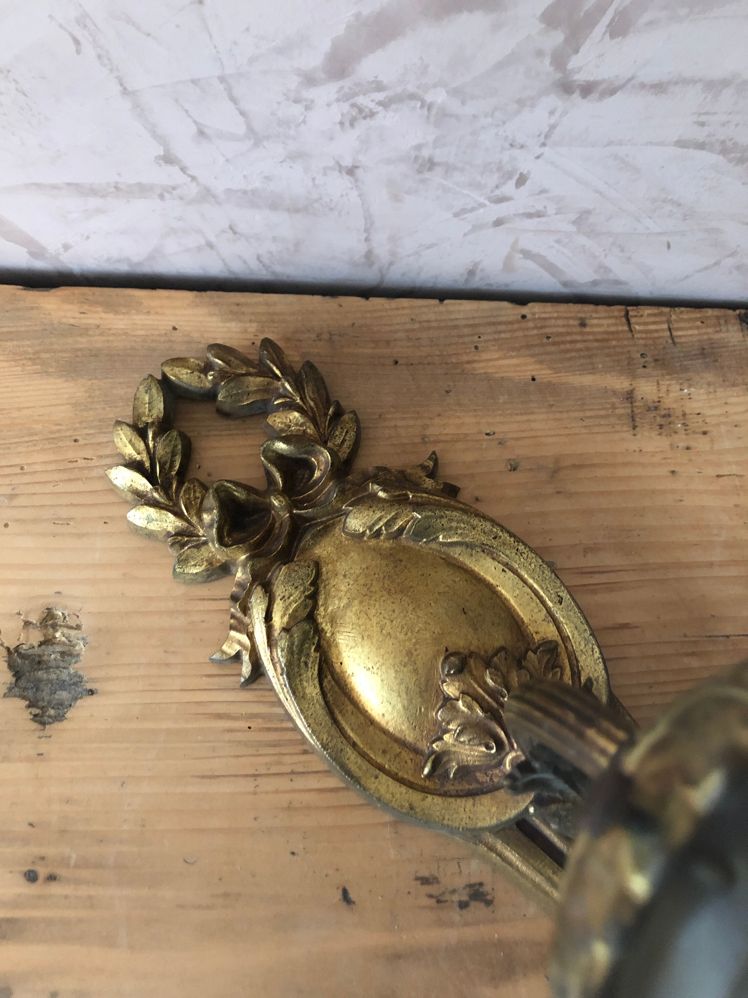 Bronze wall lamp