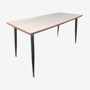 Table basse plateau formica pieds compas acier moderniste