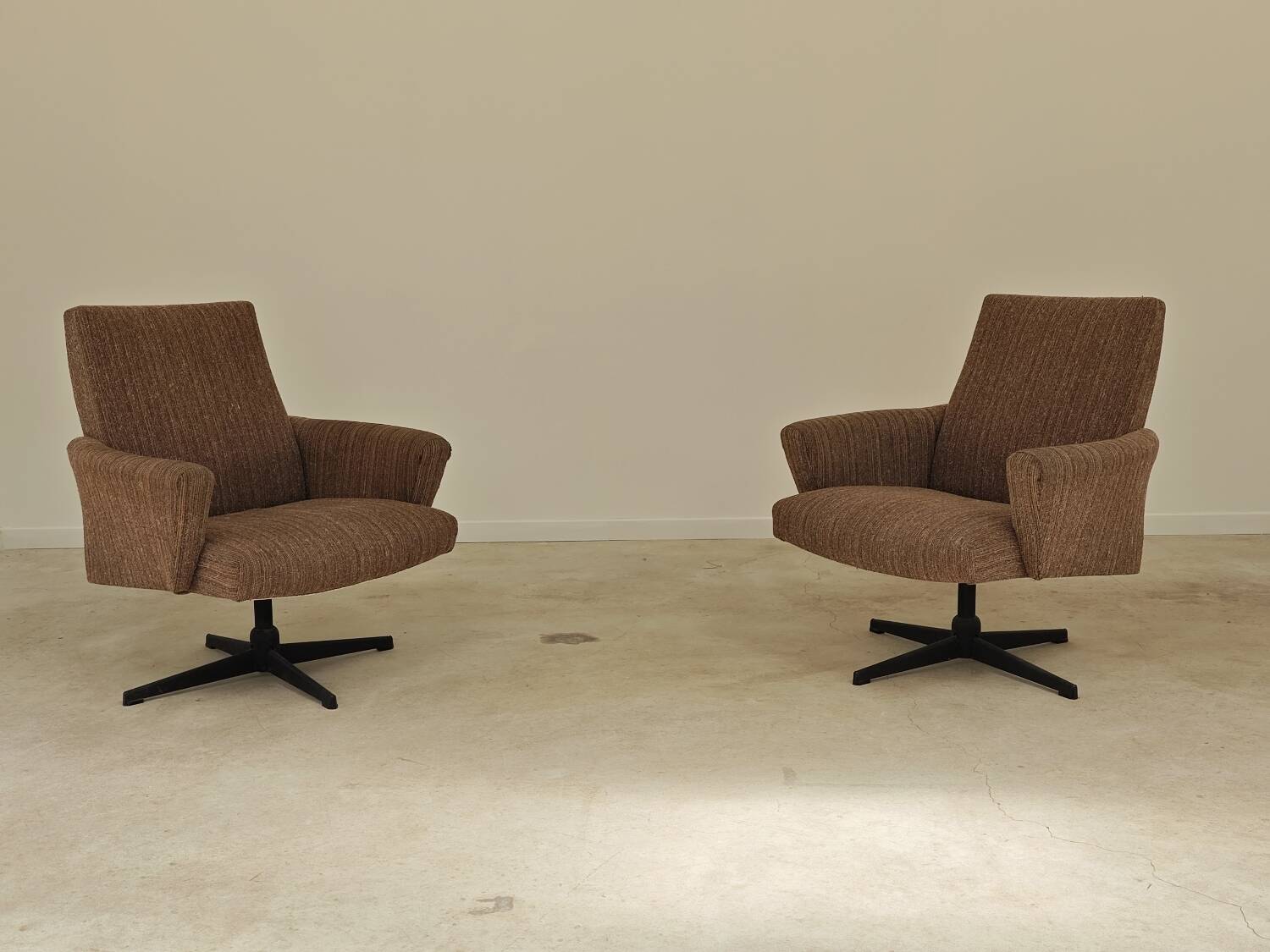 Paire de fauteuils pivotant Tchécoslovaquie 1960