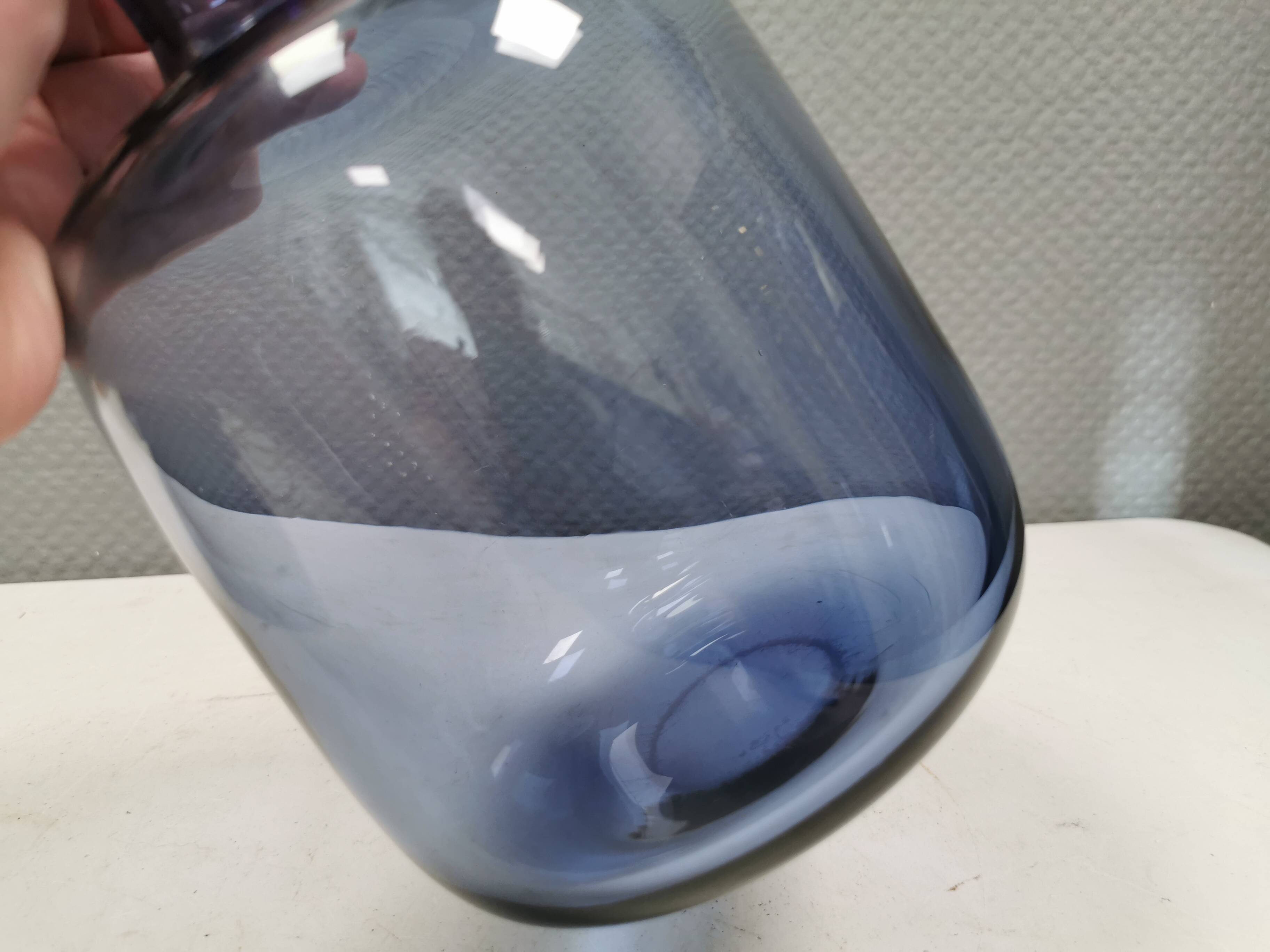 Magnifique et rare vase Safir de Per Lütken pour Holmegaard Danemark 1962.