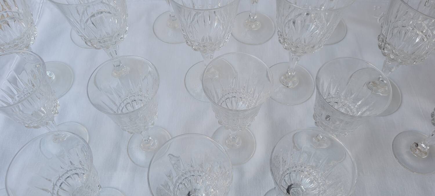 Set of 20 70's stemmed glasses