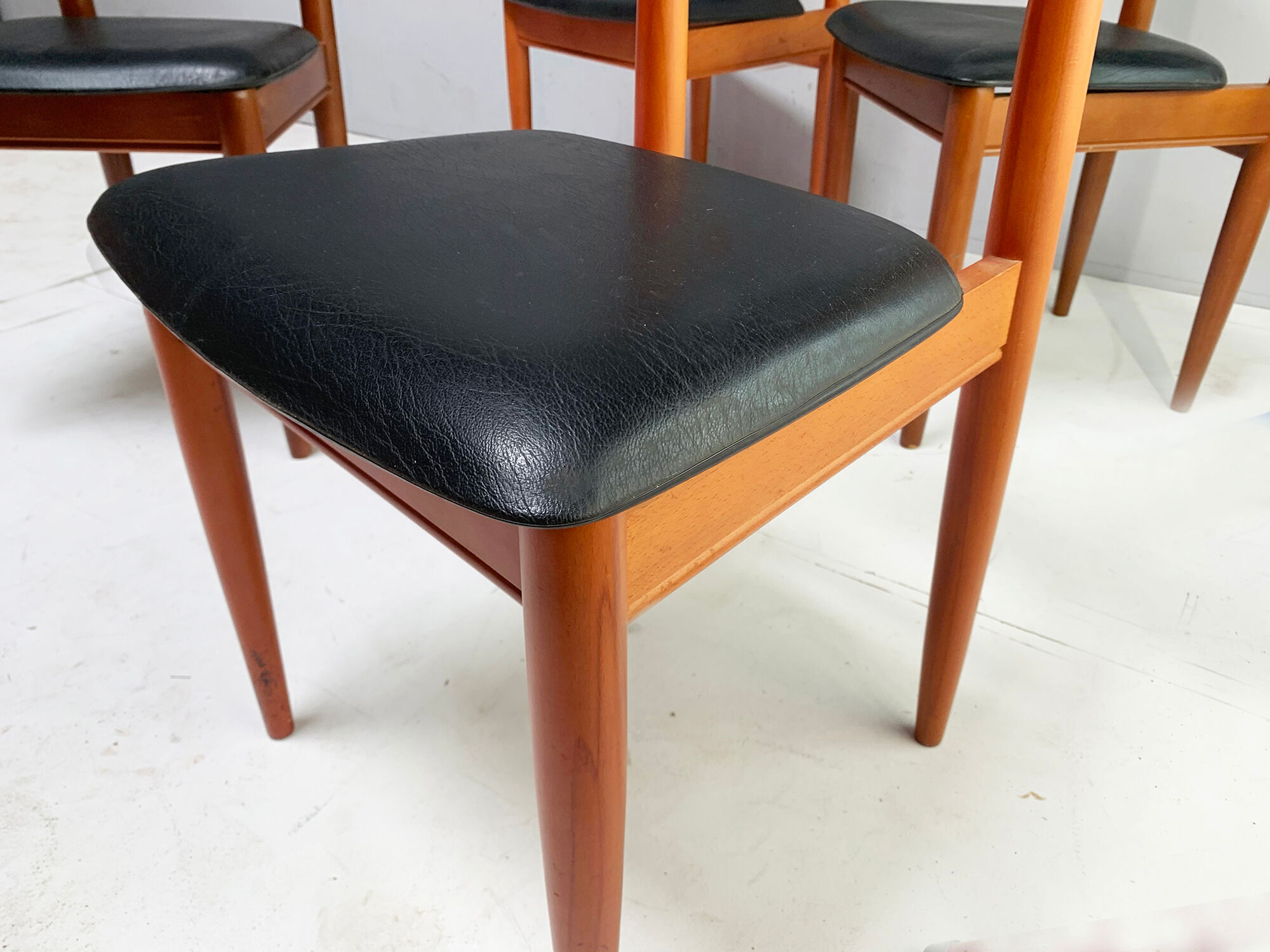 Set of 4 1970’s mid century dining chairs by Schreiber