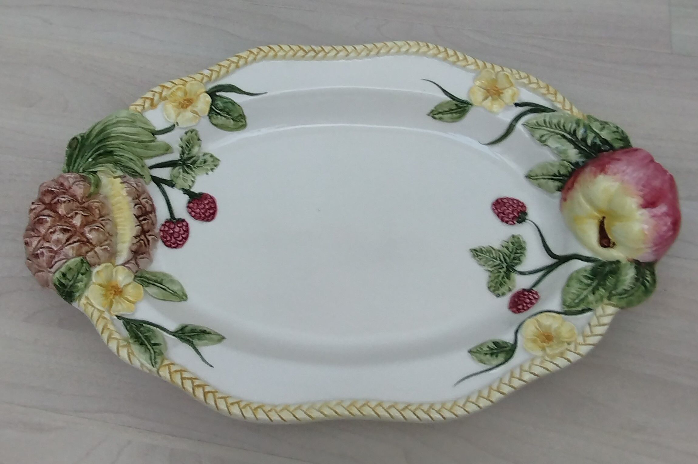 Serving dish in slip