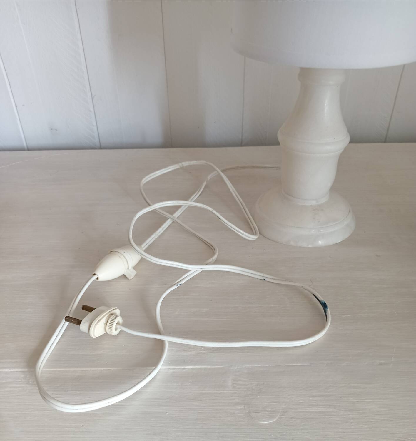 Table lamp