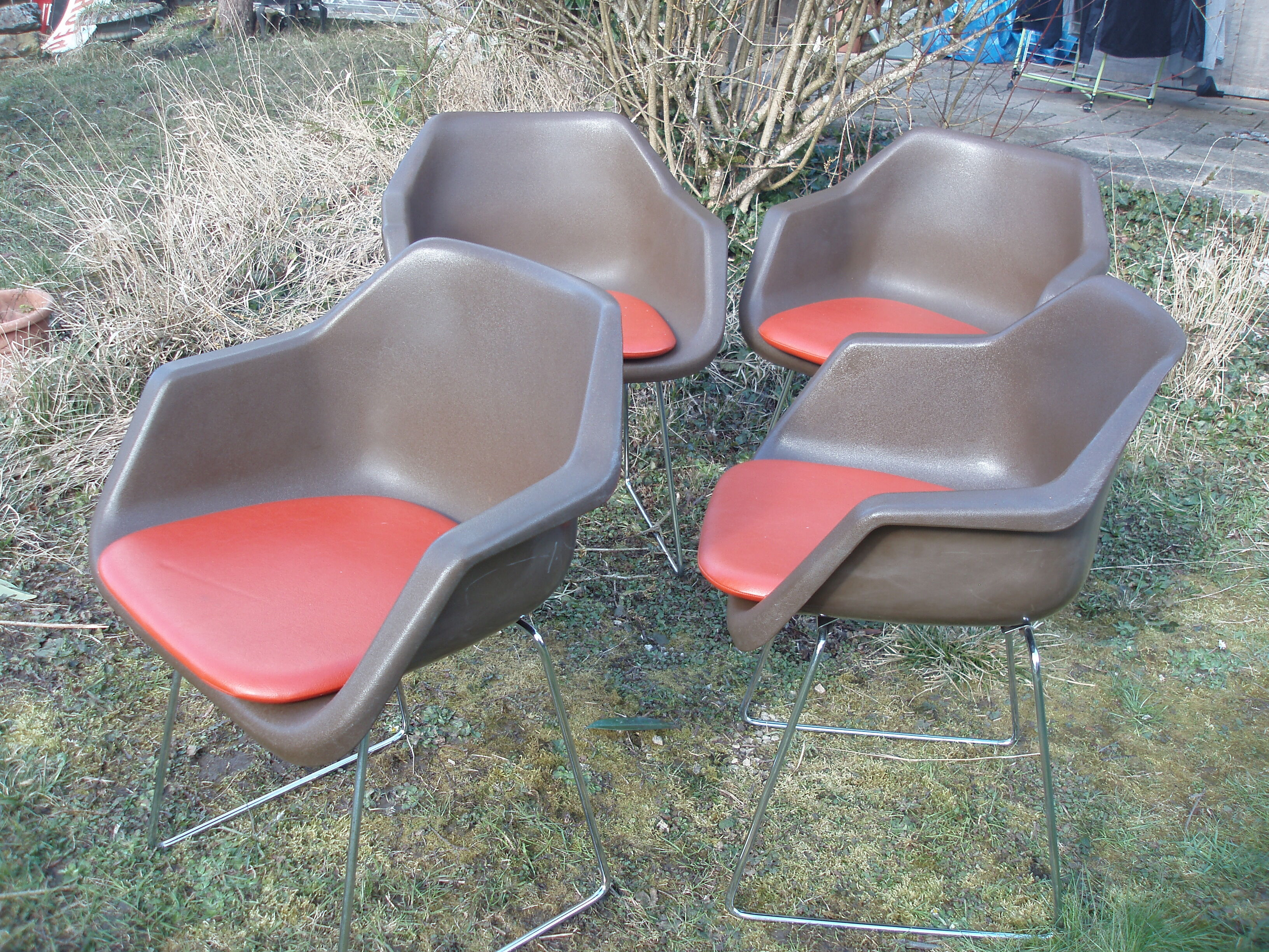 Set of 4 armchairs Robin day model created in 1967 edited by hill