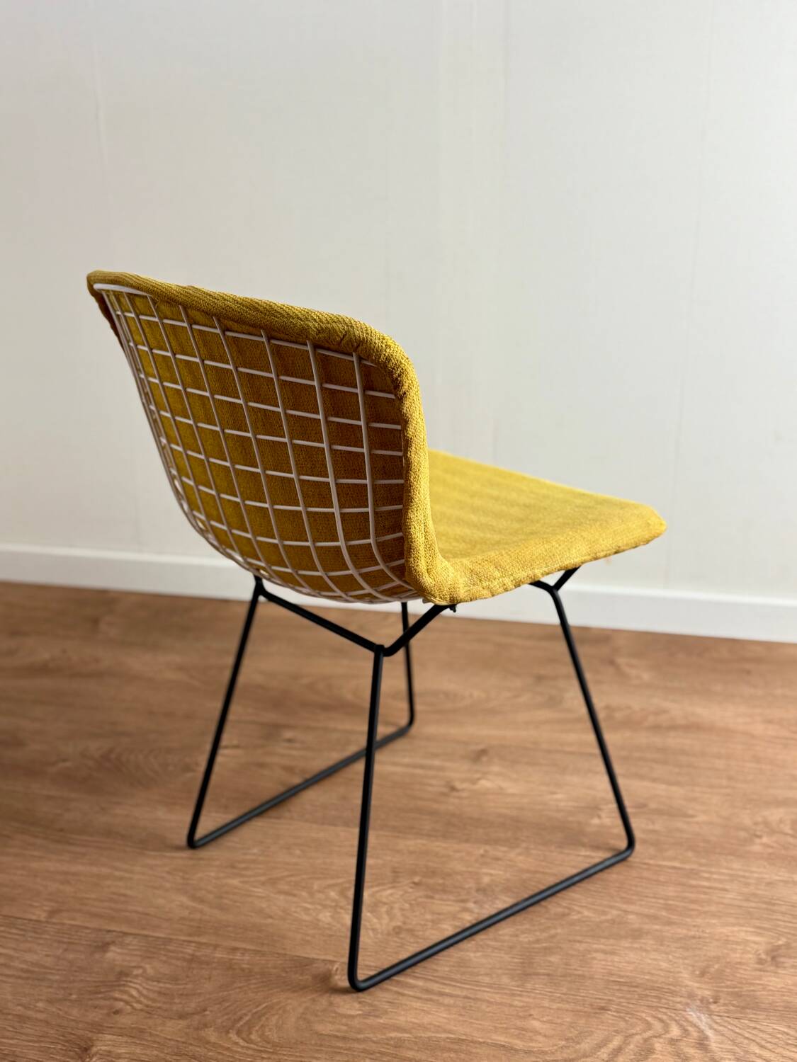 Original Bertoia chair produced in 1952 for Knoll