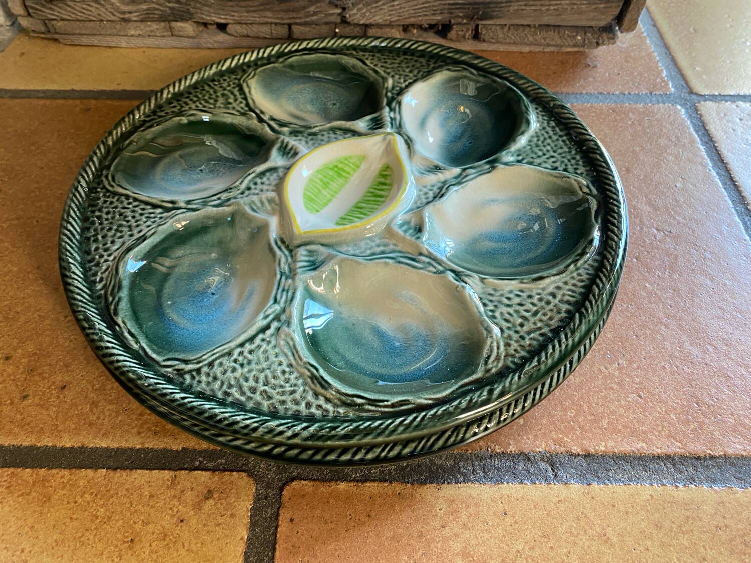 Set of 2 Saint Clément oyster plates in slip