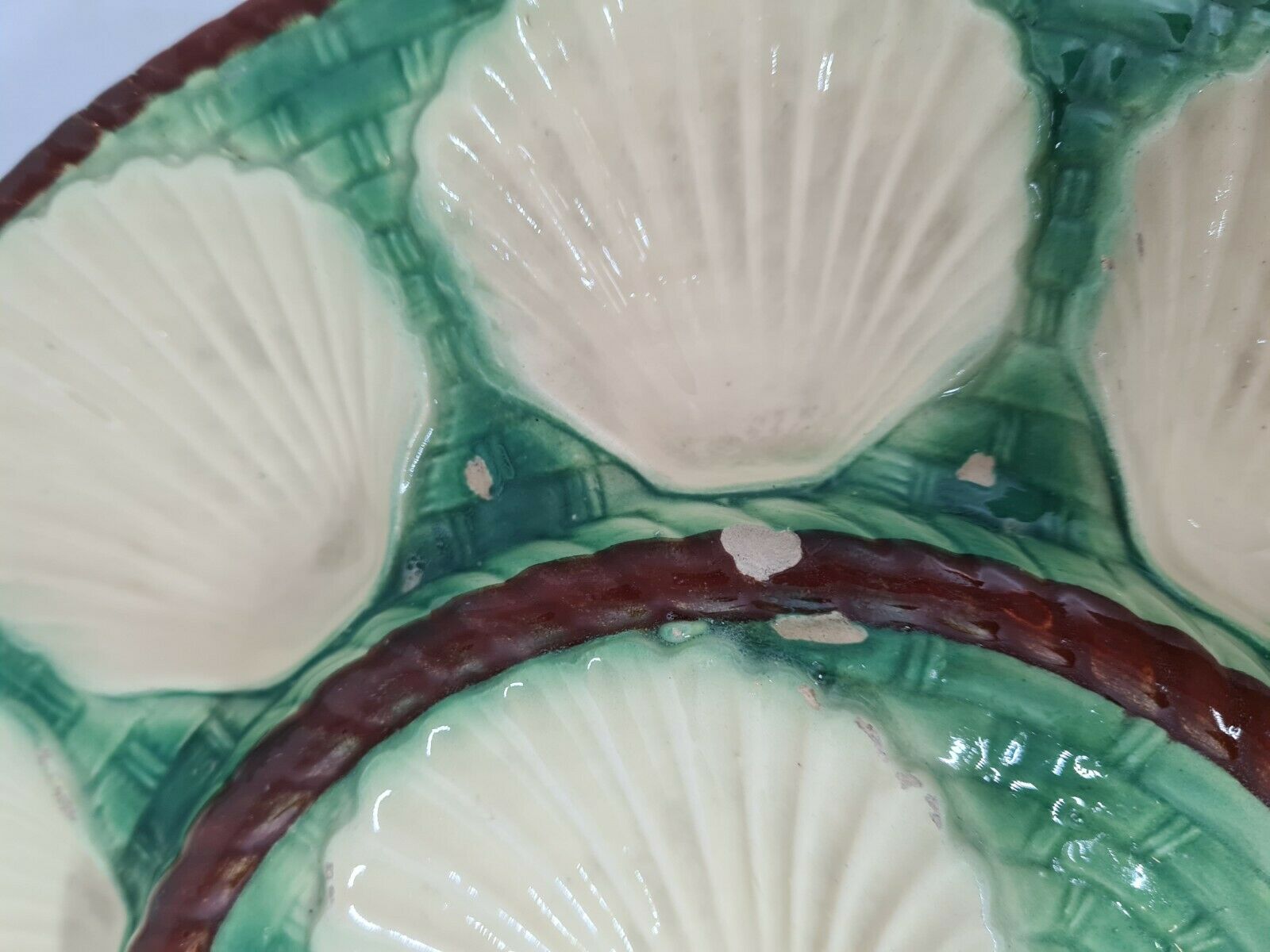 Majolica shell dish