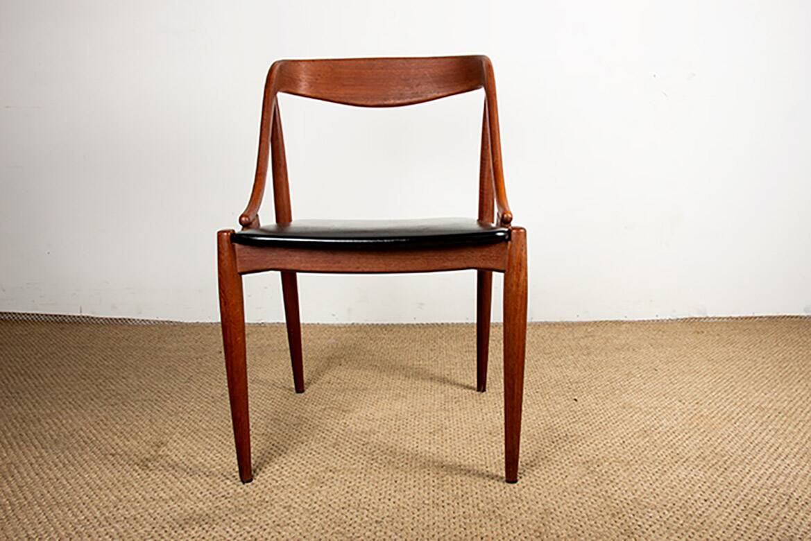 Set of 6 Danish chairs in teak and skai, model 16, Johannes Andersen.
