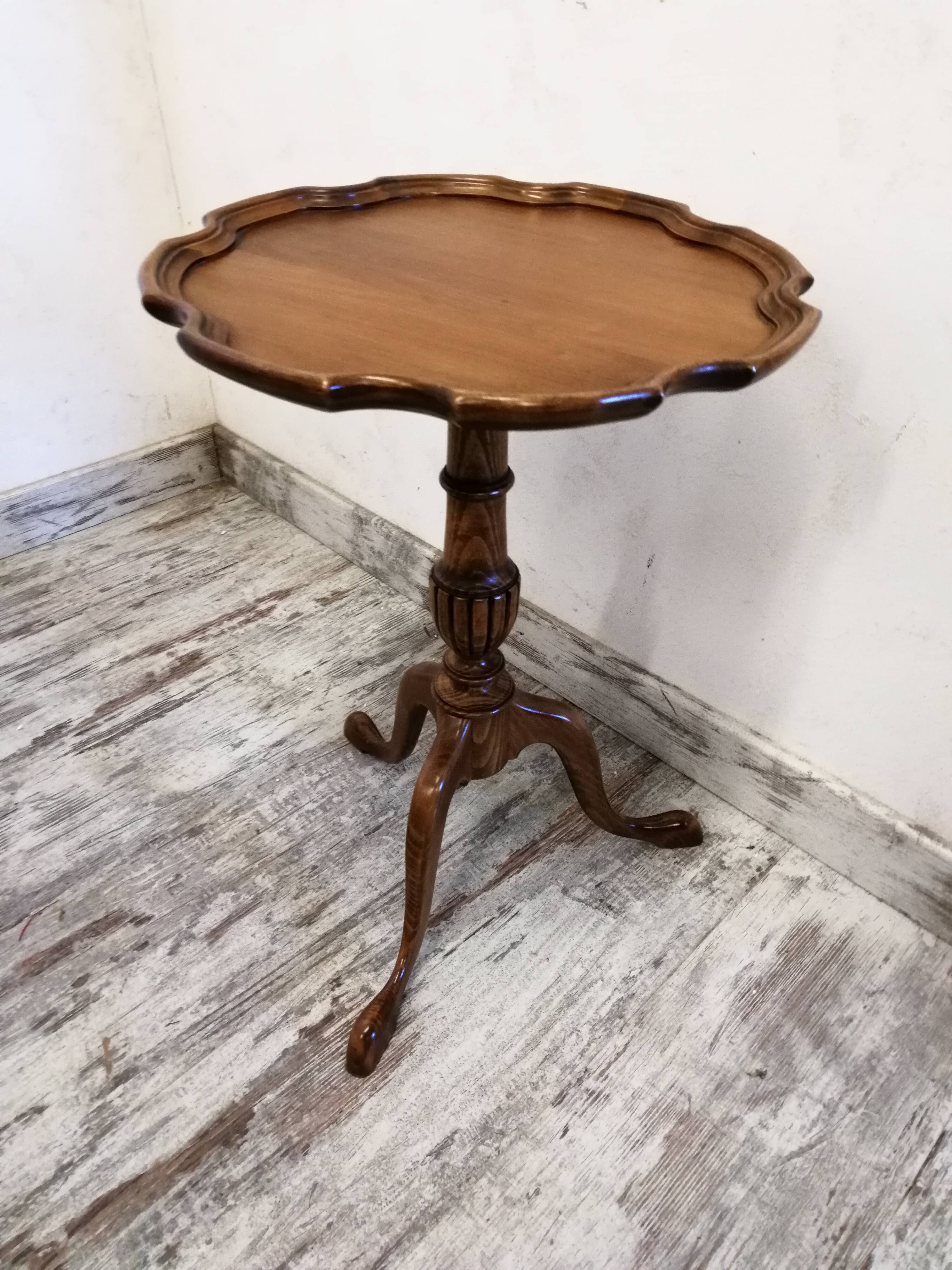 Wooden pedestal table