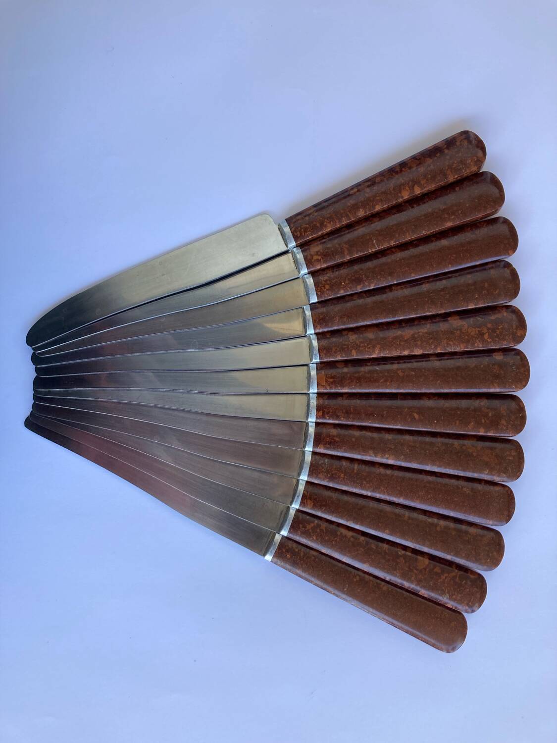 12 table knives stainless steel blade round ends / Bakelite handles with wood burl effect / 1950s