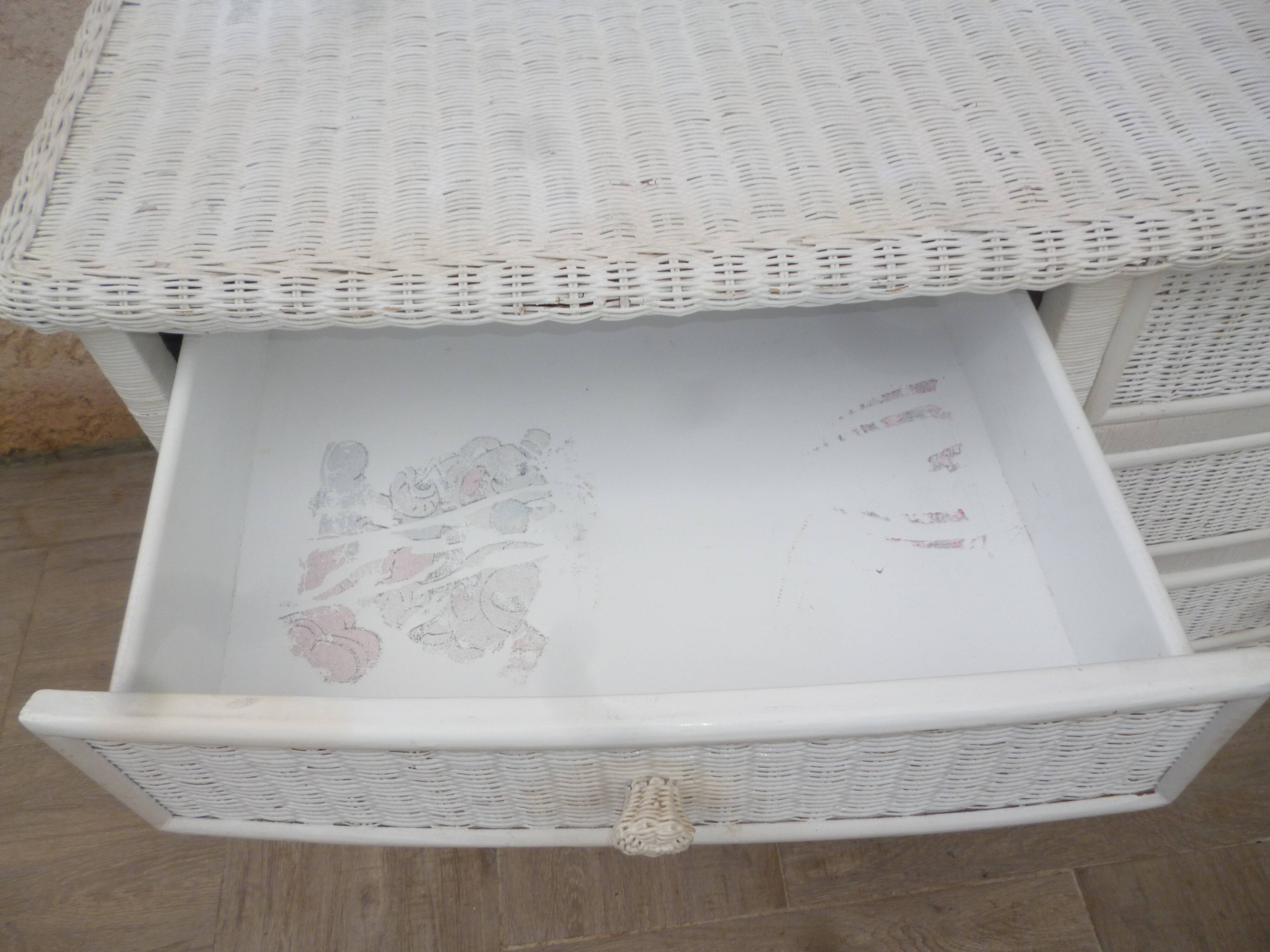 Commode blanche rotin osier incurvé