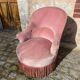 Fauteuil style crapaud en velours rose