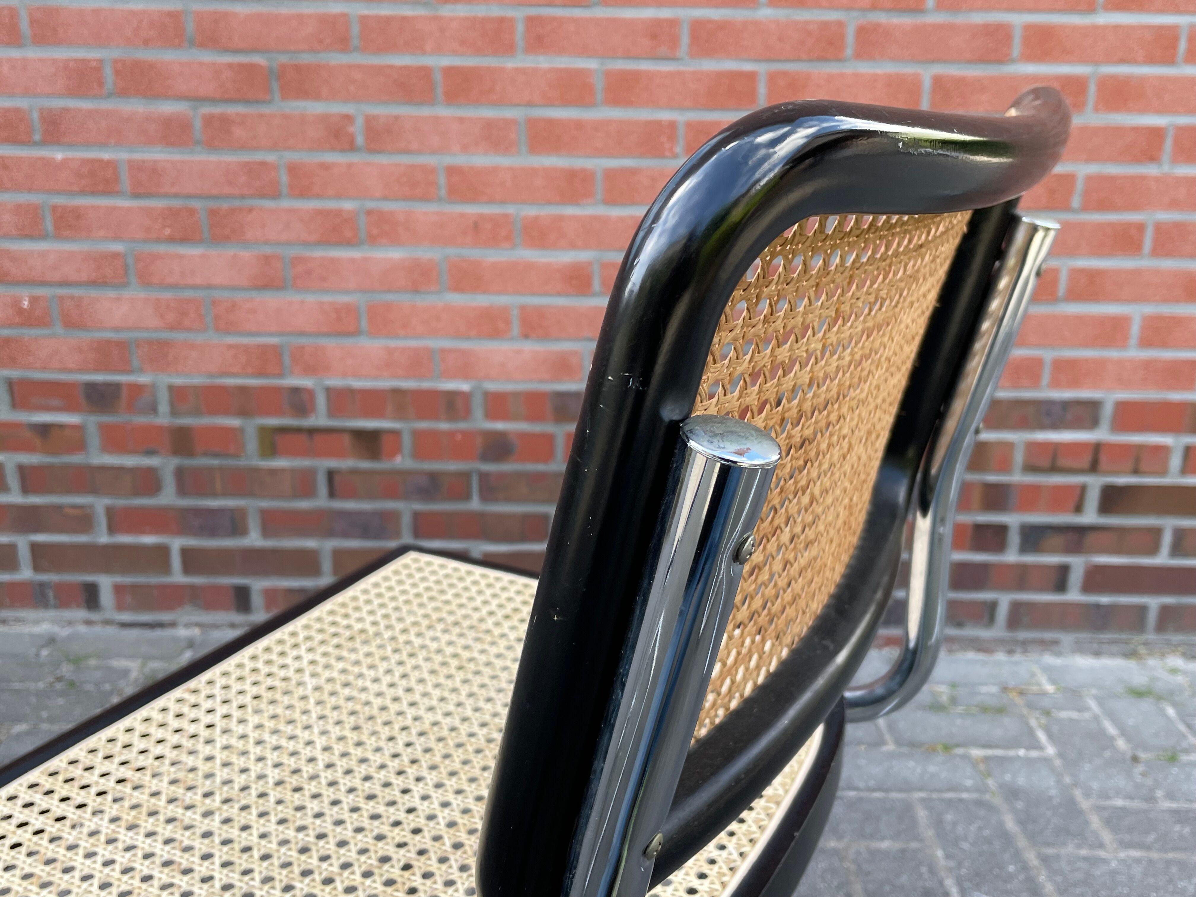 Set of 4 vintage chairs  Cesca B32 in black and chrome