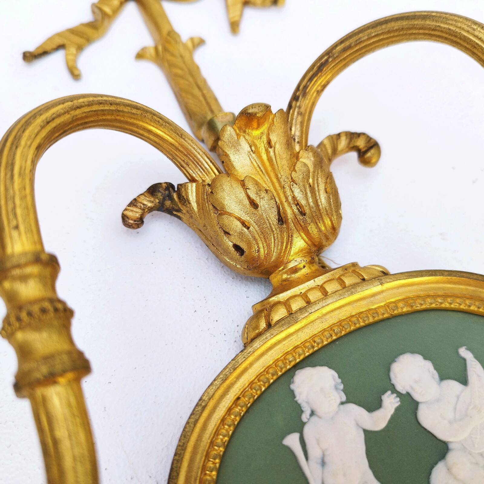 Paire d’appliques bronze doré Wedgwood