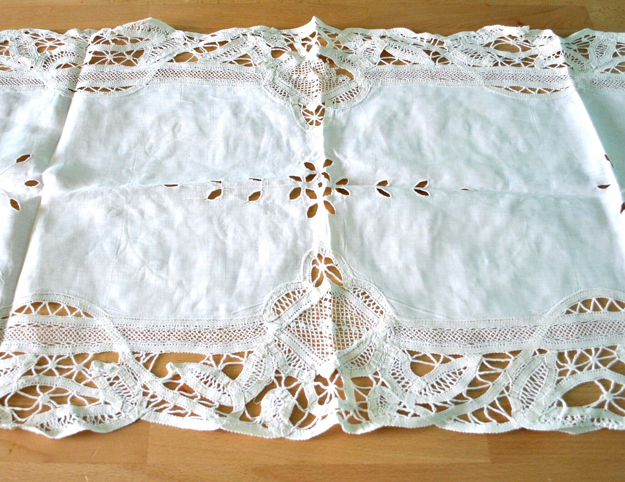Vintage table runner lace tablecloth and openwork cotton embroidered 105x45 cm