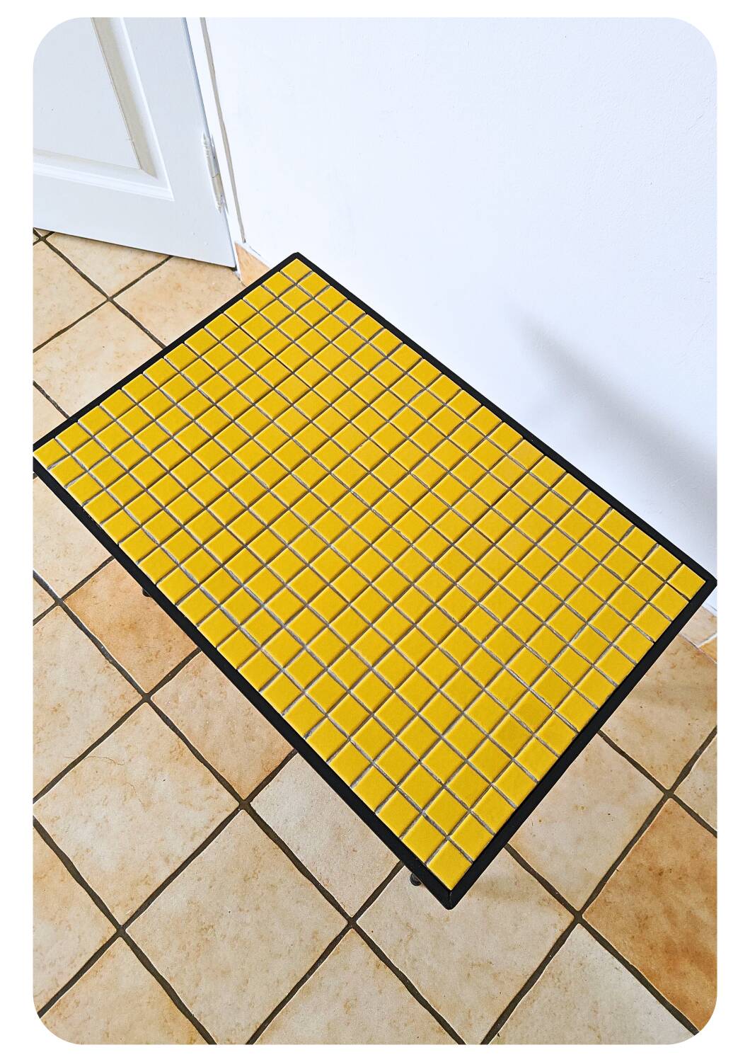 Table d'appoint en mosaïque du milieu du siècle