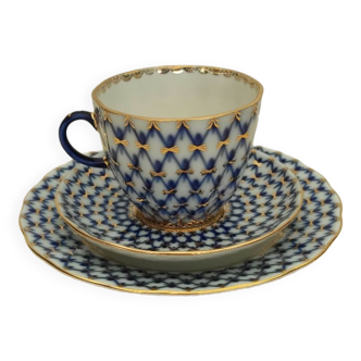 Tasses et soucoupes porcelaine