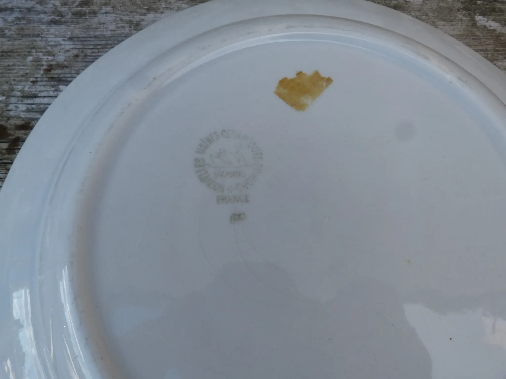 Shallow dish St Amand pattern "peasant with a basket"