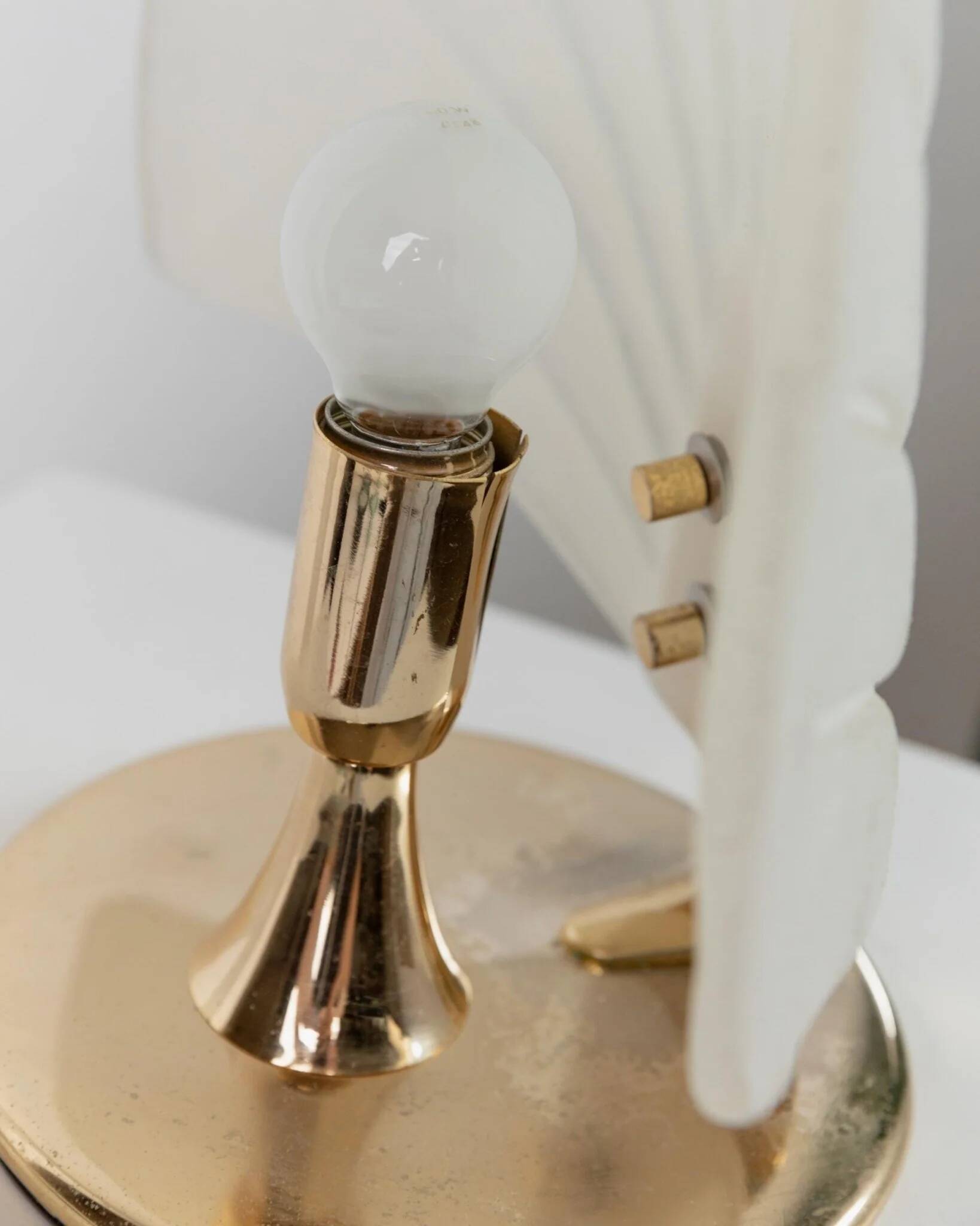Vintage Murano glass table lamp – leaf-shaped shade with a gold metal base – Italy 1980s