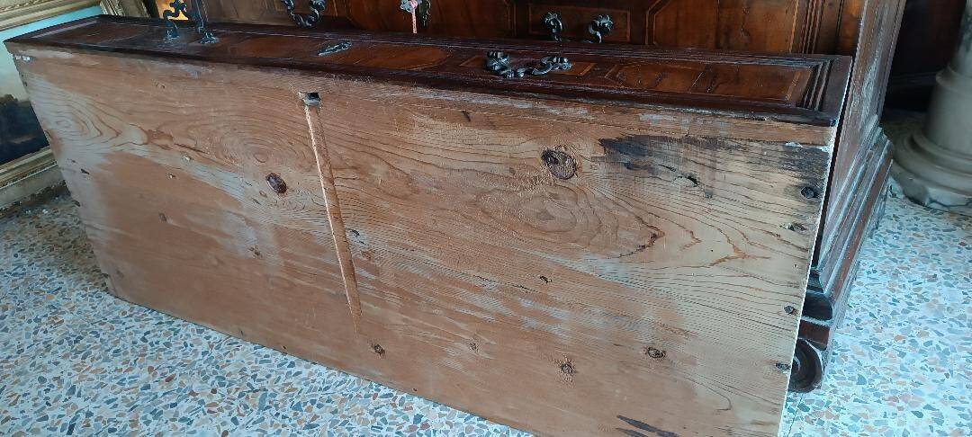Antique inlaid commode - Italy, 17th century
