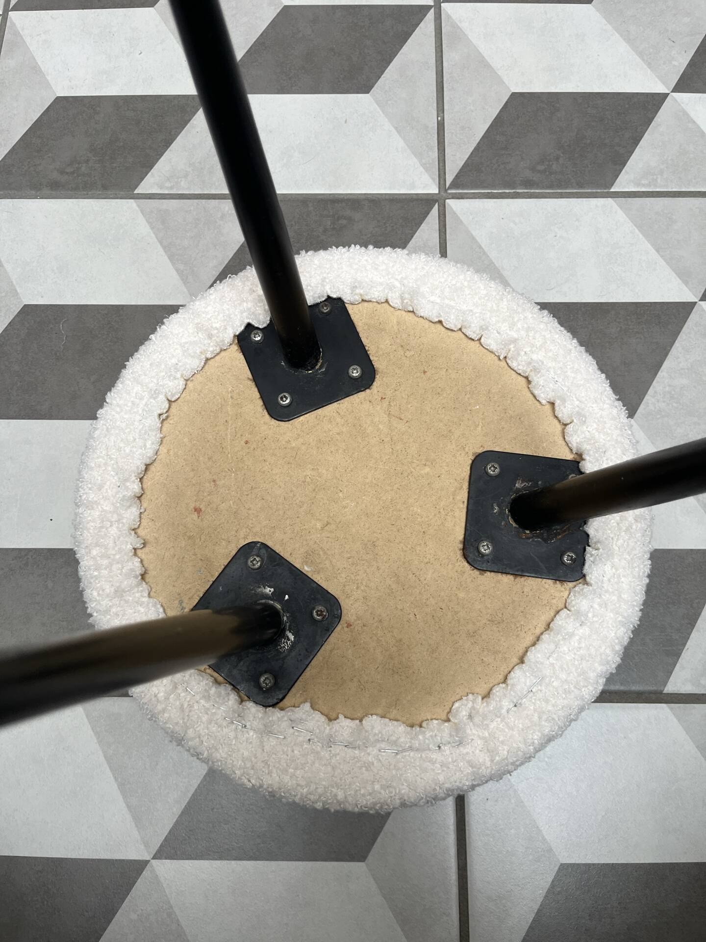 Tabouret tripode métal assise bouclette neuve