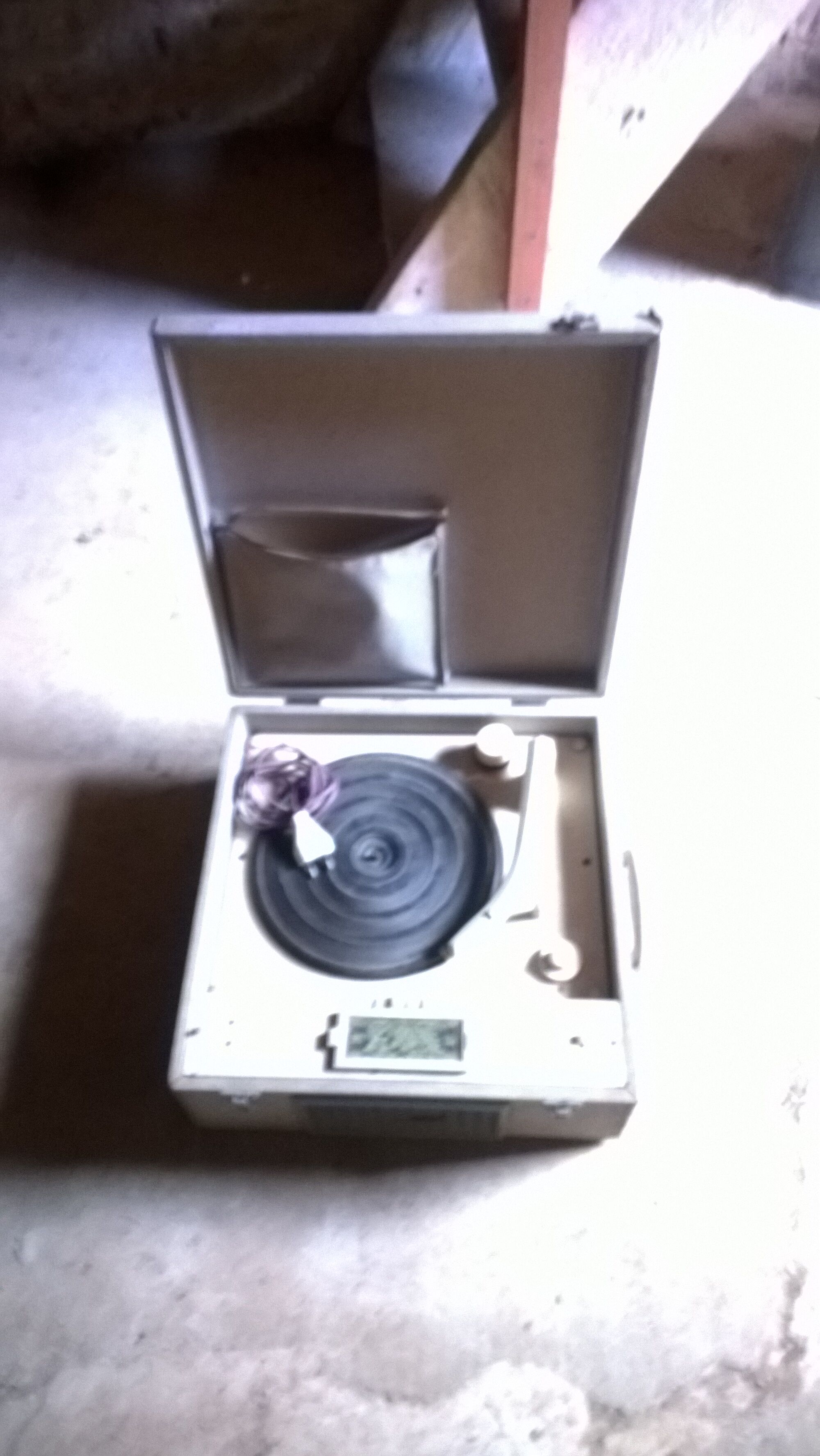 Turnted record and his suitcase vintage