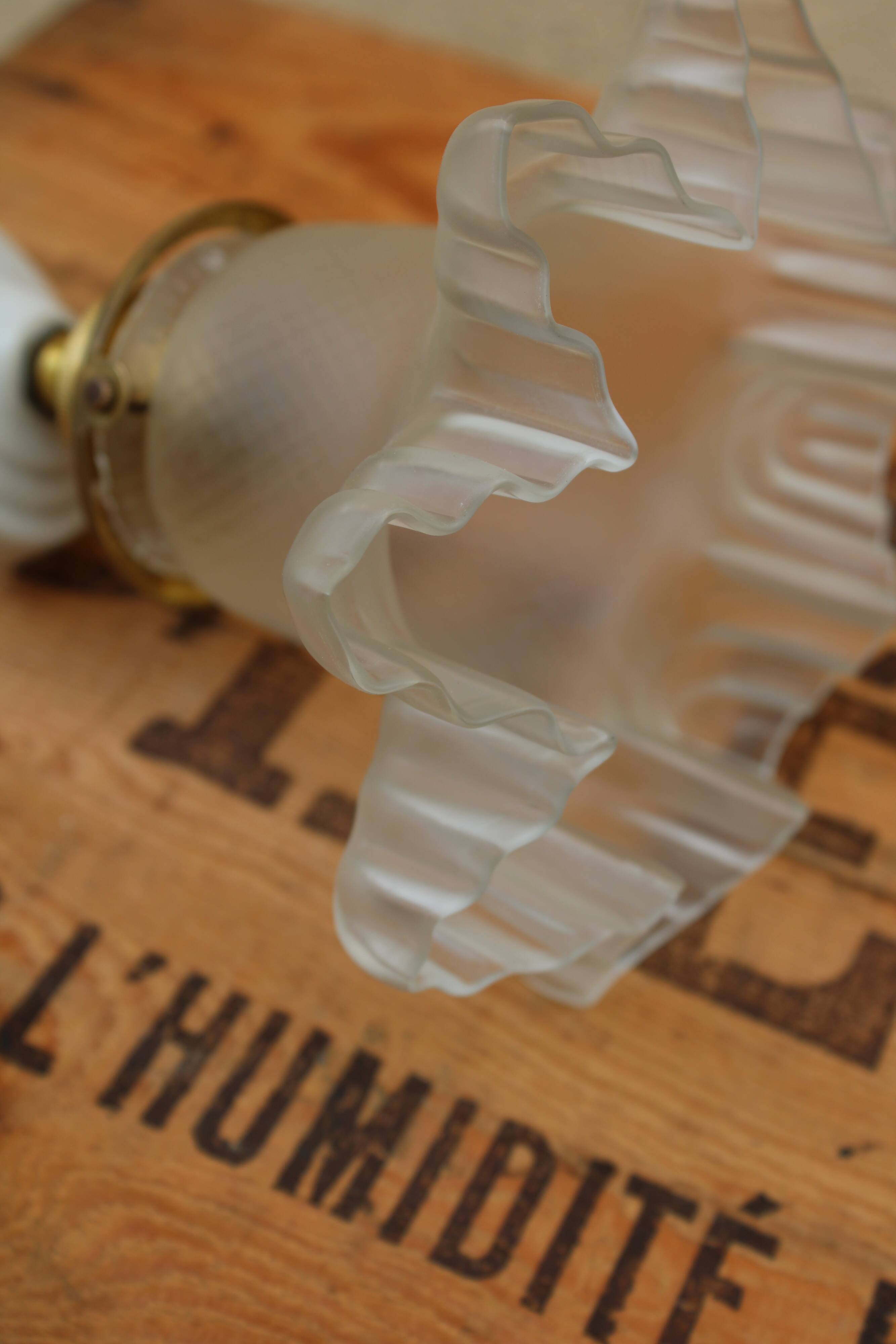 Wall light tulip and porcelain