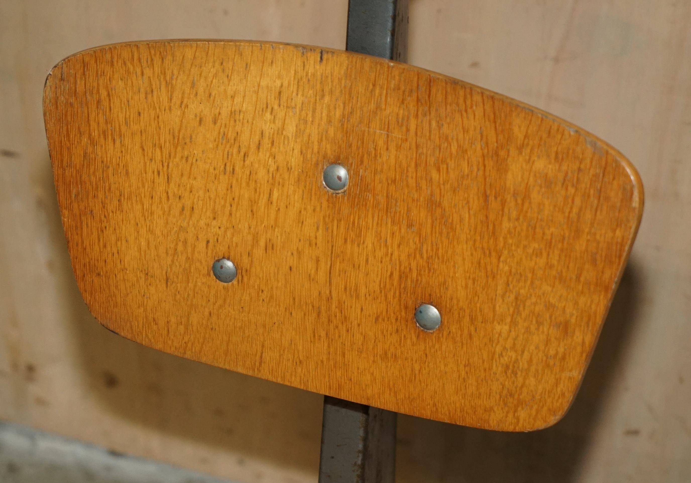 Six sièges de stade pliants vintage mid-century modern avec nouvelles bases