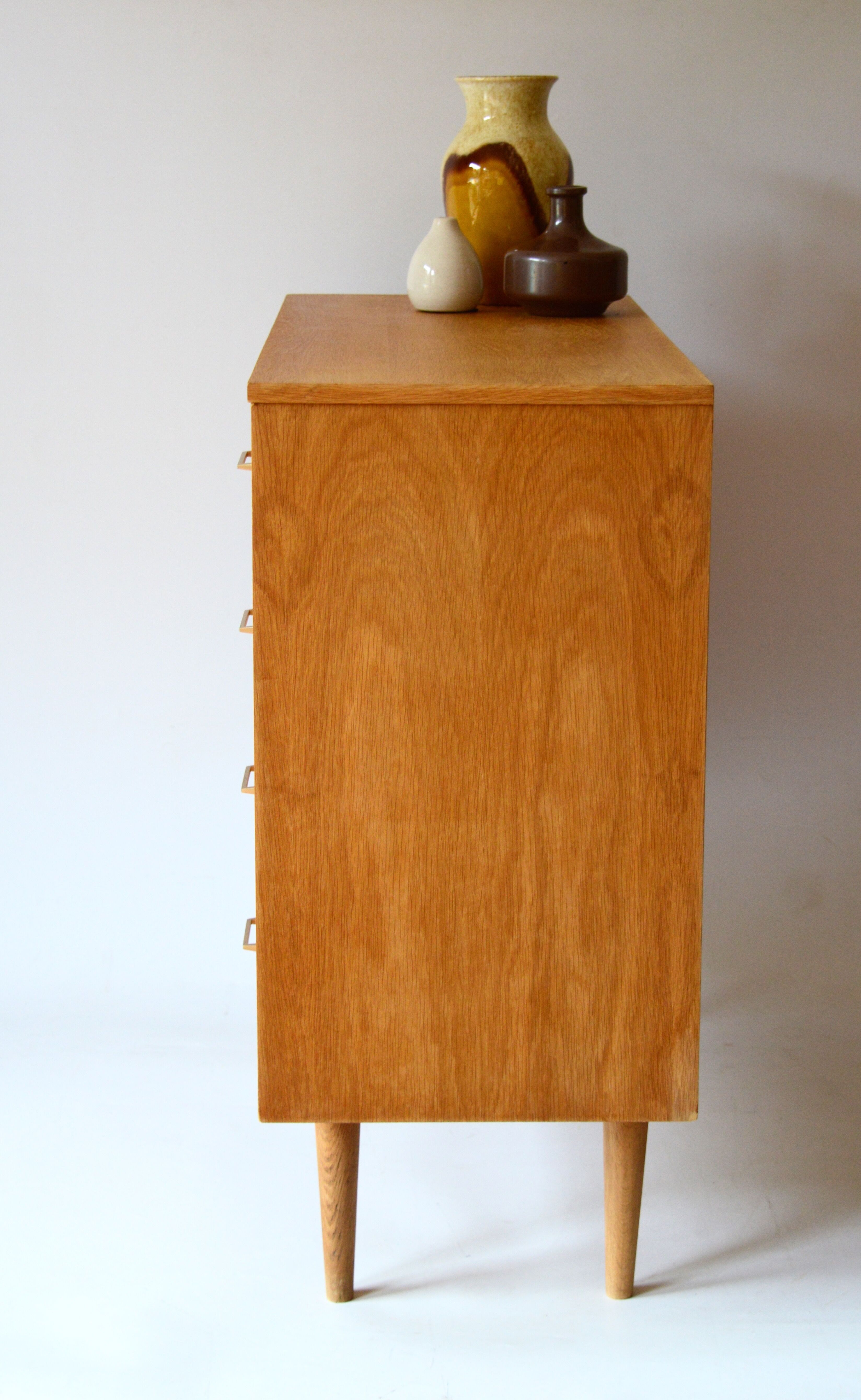 Oak chest of drawers