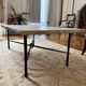 Table basse en travertin et piétement en fer forgé