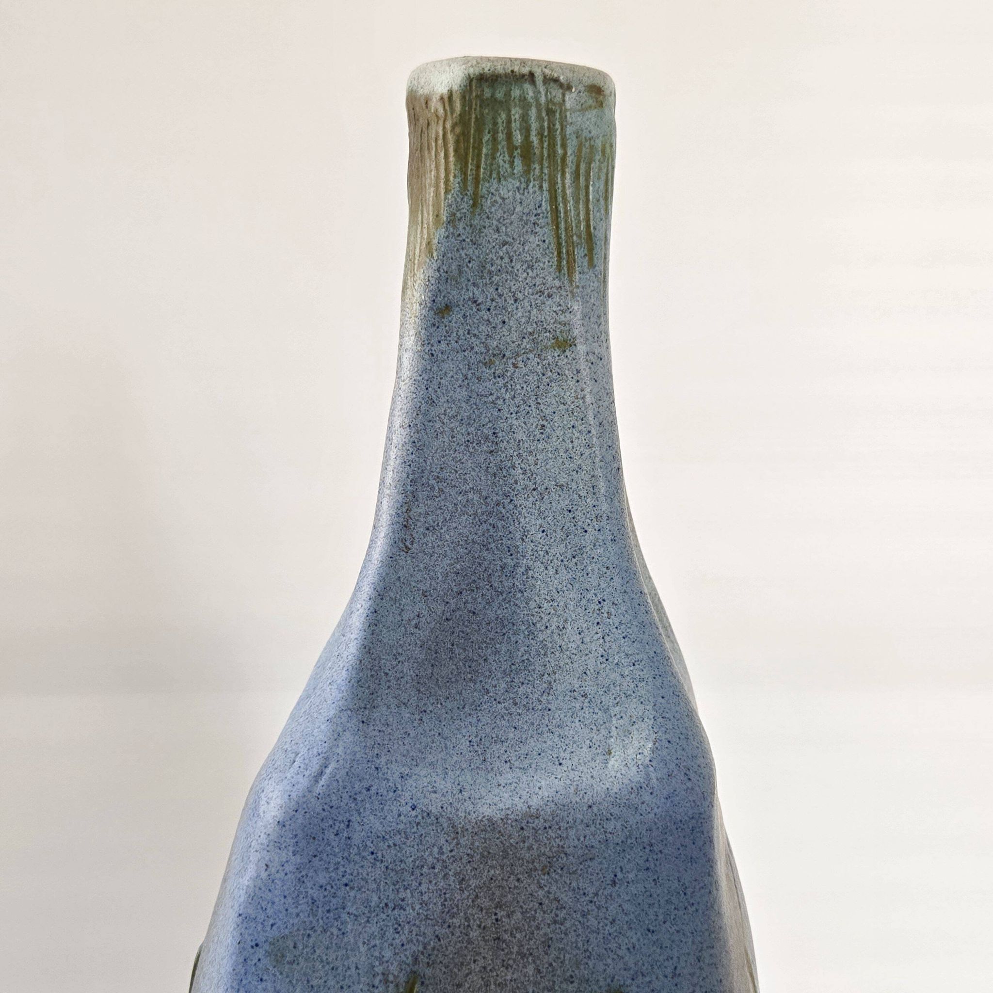 Vase vintage en céramique bleue 1960